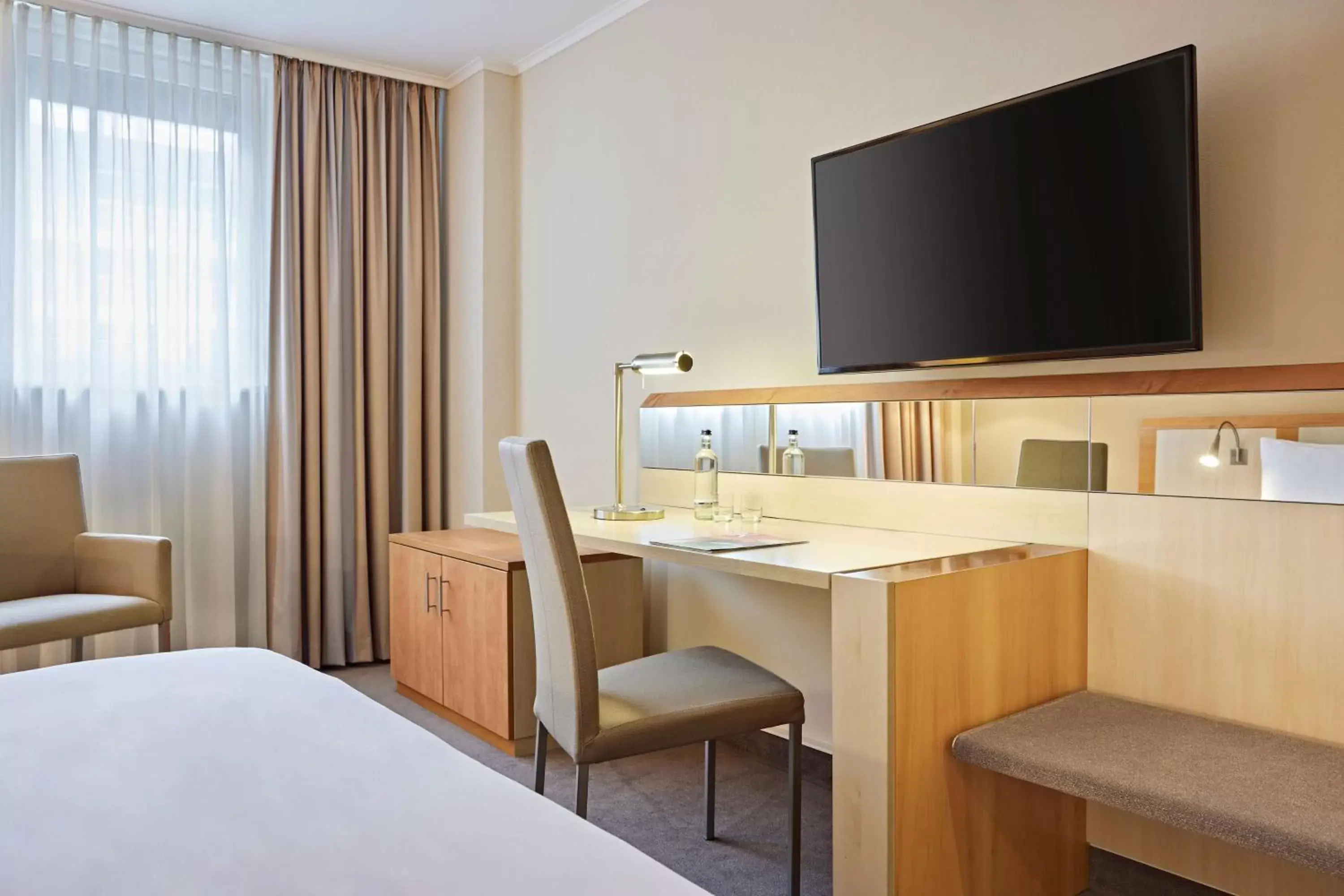 Bedroom, Bed in Lindner Hotel Cologne Am Dom, part of JdV by Hyatt Bedroom, Bed in Lindner Hotel Cologne Am Dom, part of JdV by Hyatt