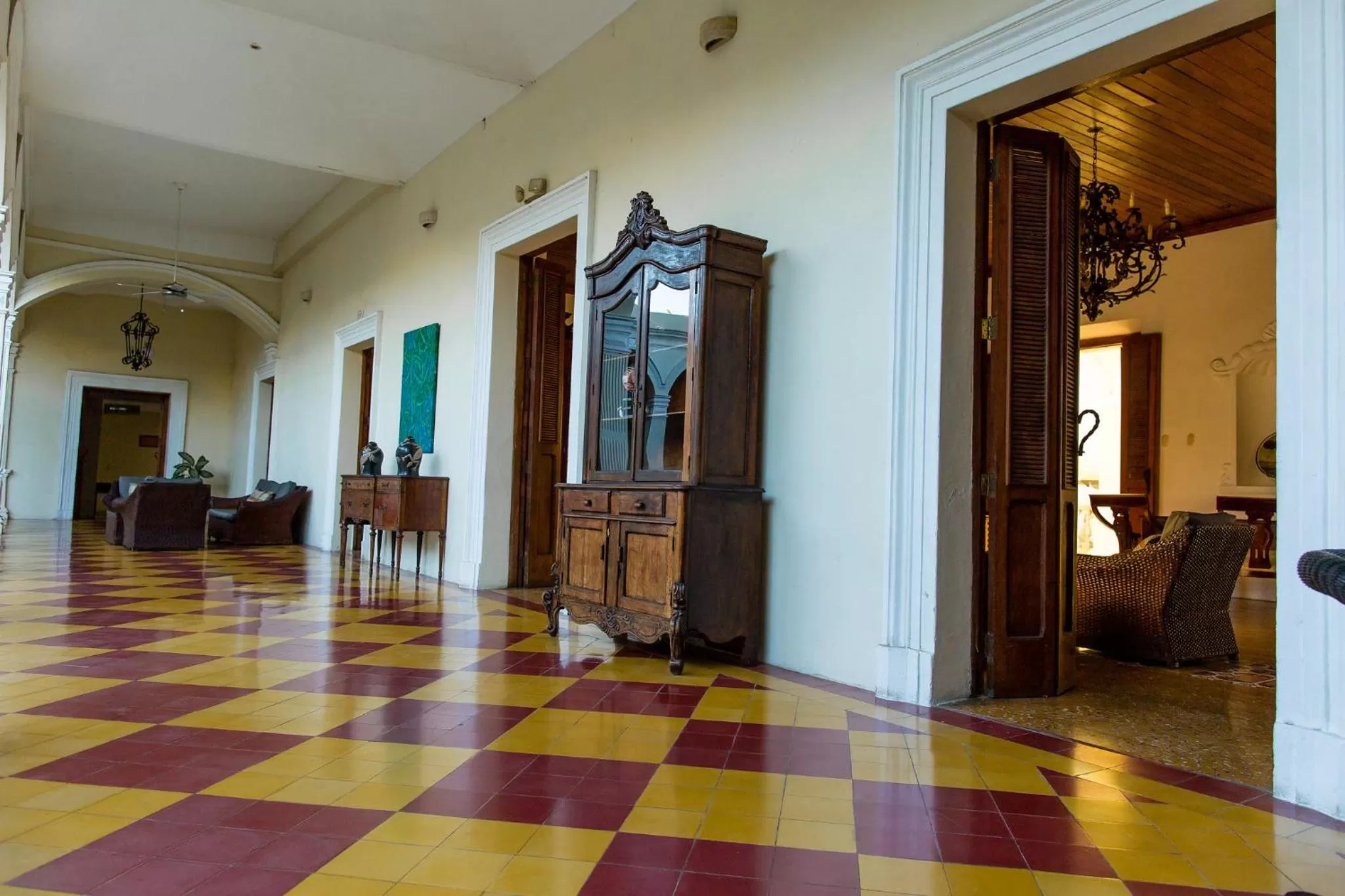 Swimming pool in Hotel la Perla Leon