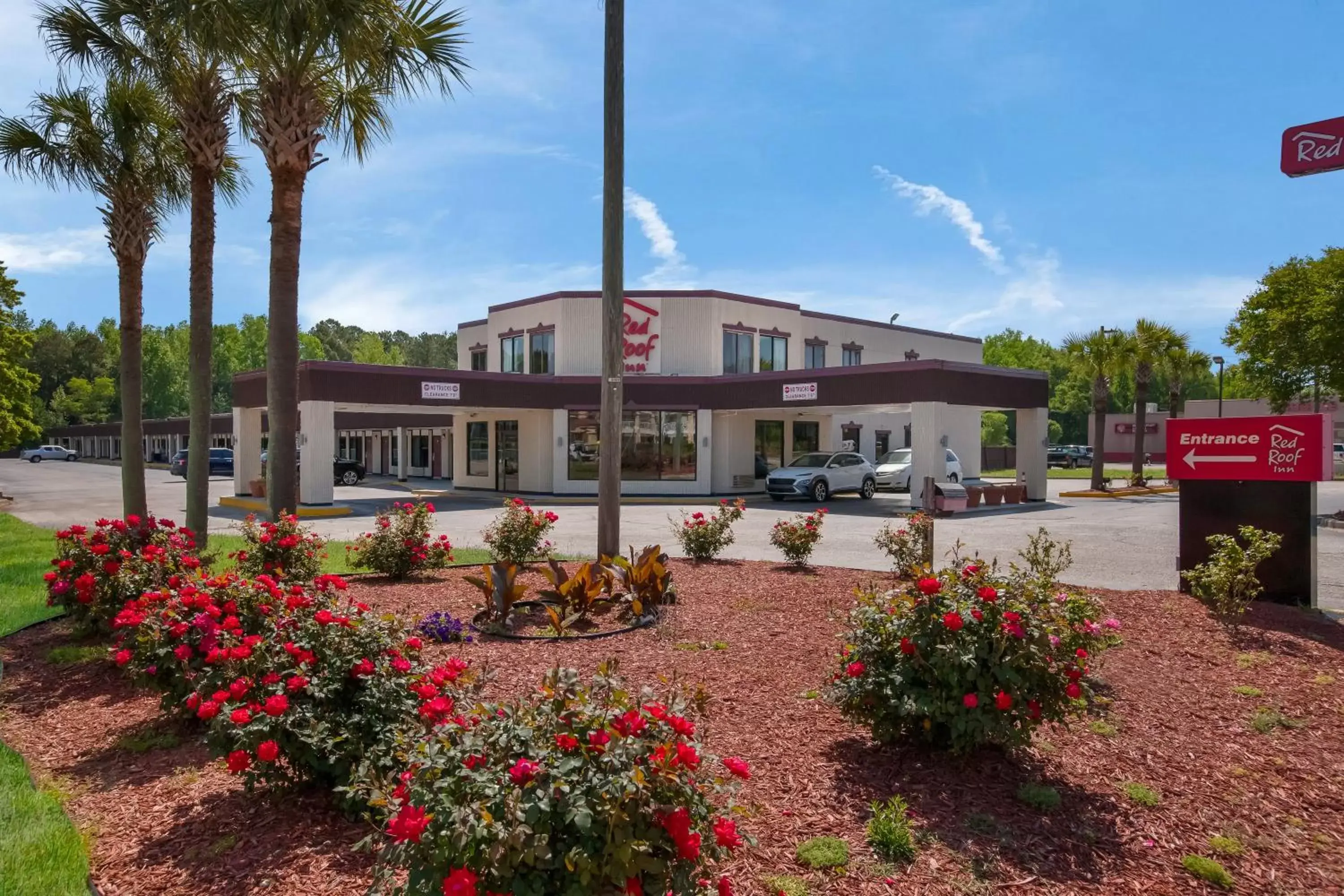 Property building in Red Roof Inn Dillon, SC Property building in Red Roof Inn Dillon, SC