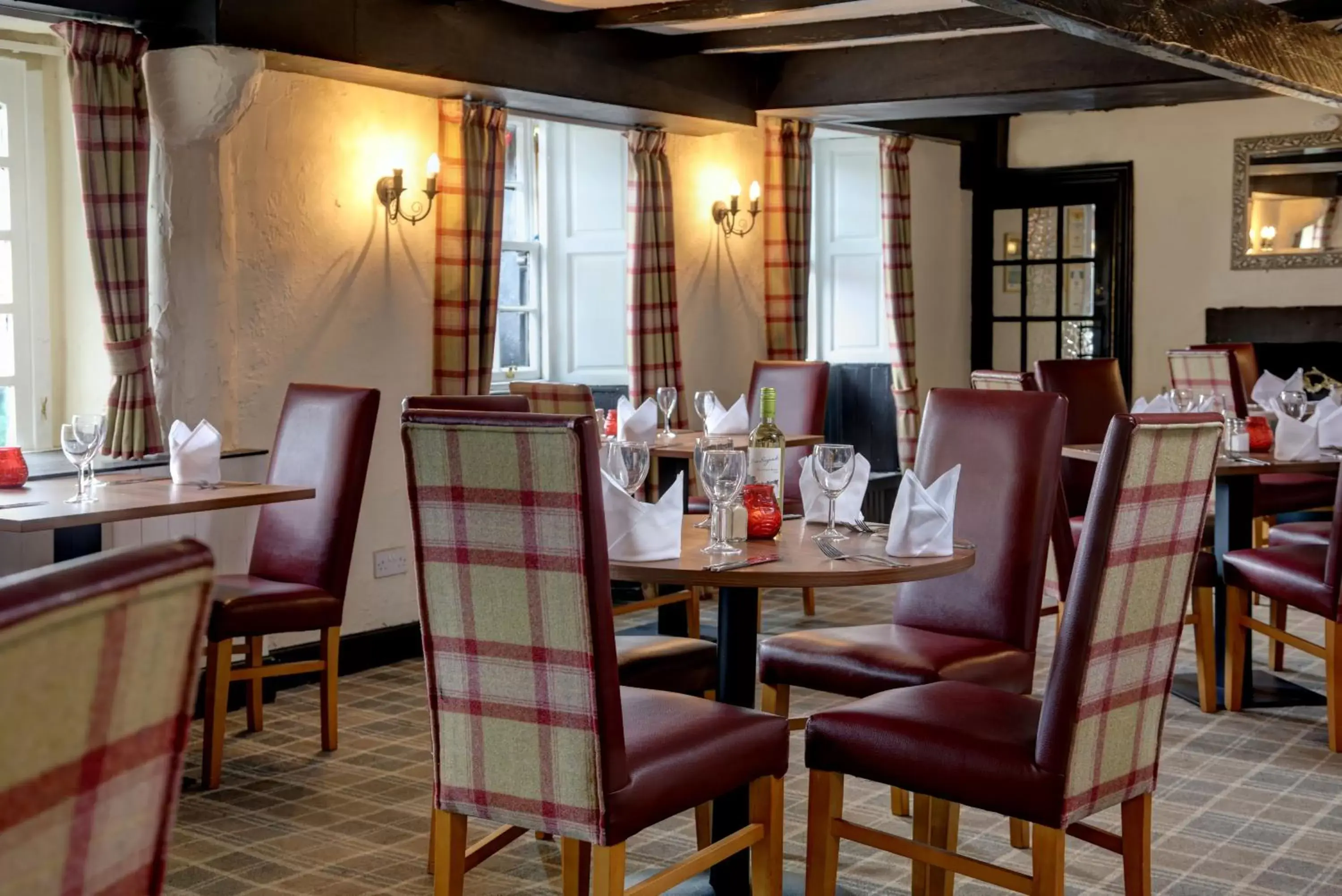 Restaurant/Places to Eat in The Winnock Hotel