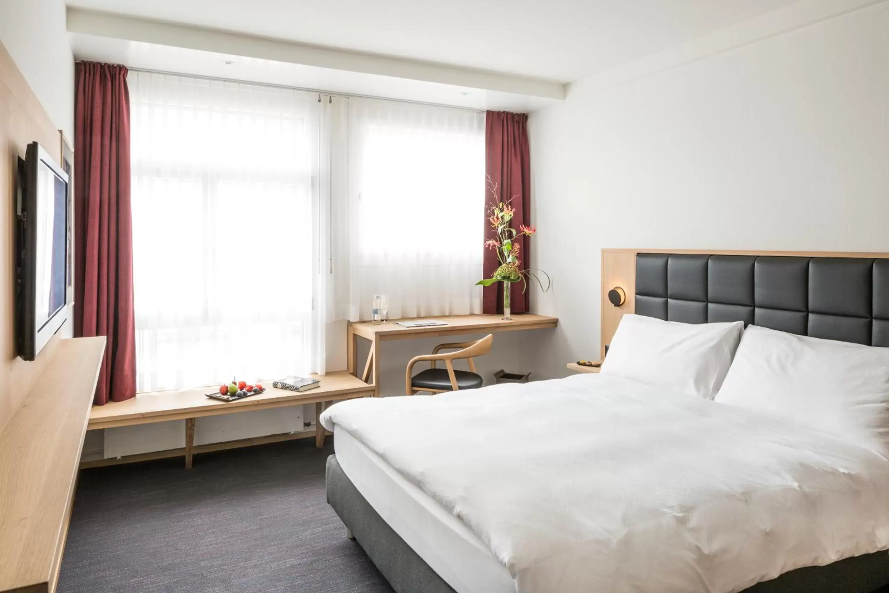 Photo of the whole room, Bed in Hotel Basel - Da wohnen, wo Basel lebt!