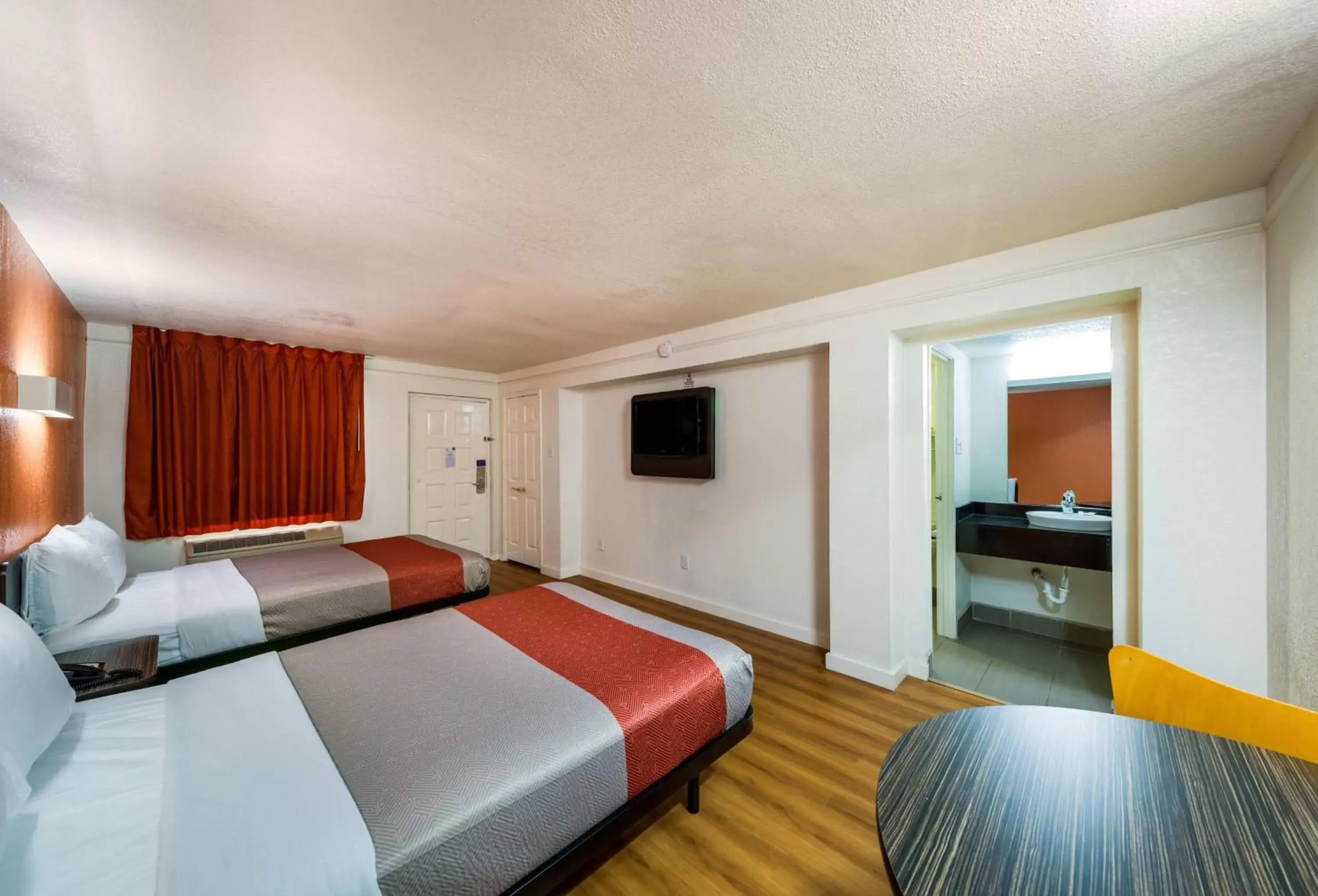 TV and multimedia, Bed in Motel 6-Dallas, TX - Farmers Branch