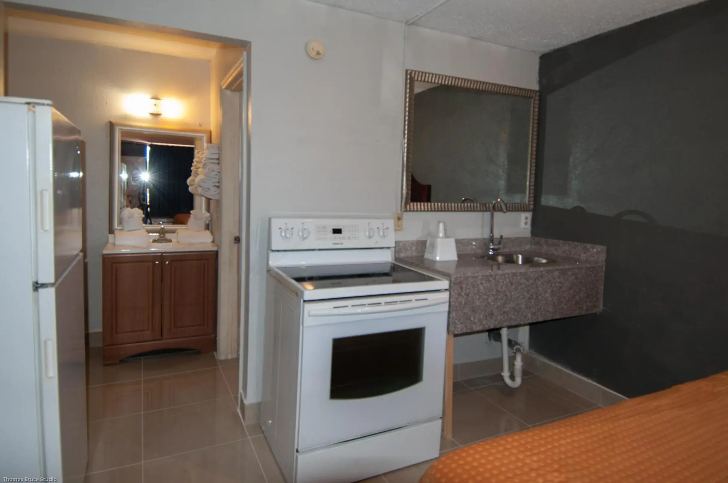 Kitchen/Kitchenette in Express Inn & Suites - 5 Miles from St Petersburg Clearwater Airport