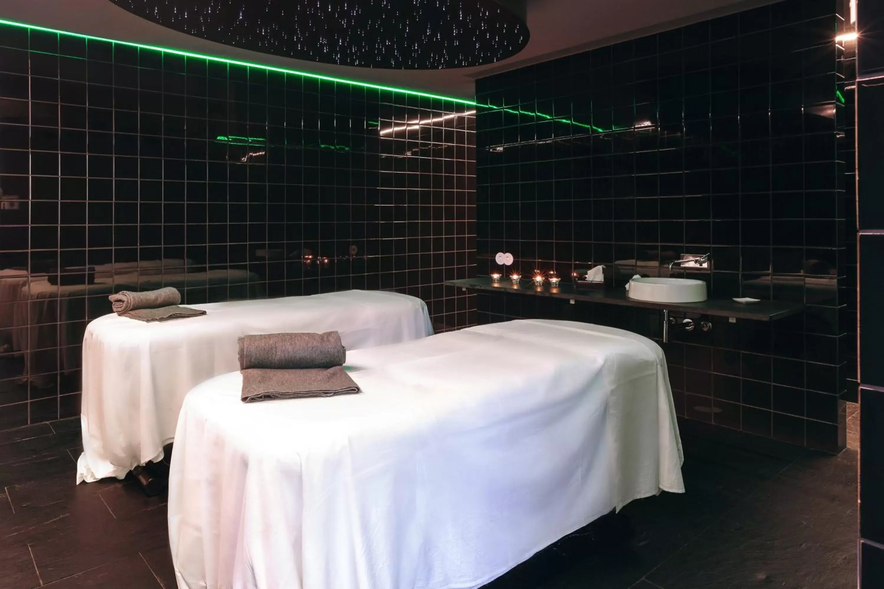 Massage, Bed in Douro Palace Hotel Resort & SPA Massage, Bed in Douro Palace Hotel Resort & SPA