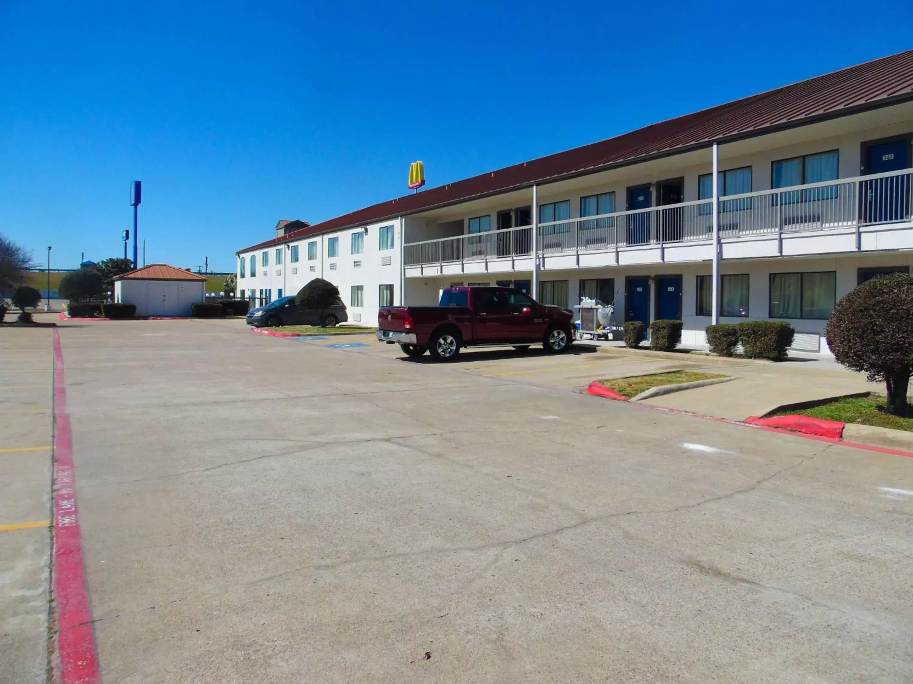 Property Building in Motel 6-Ennis, TX