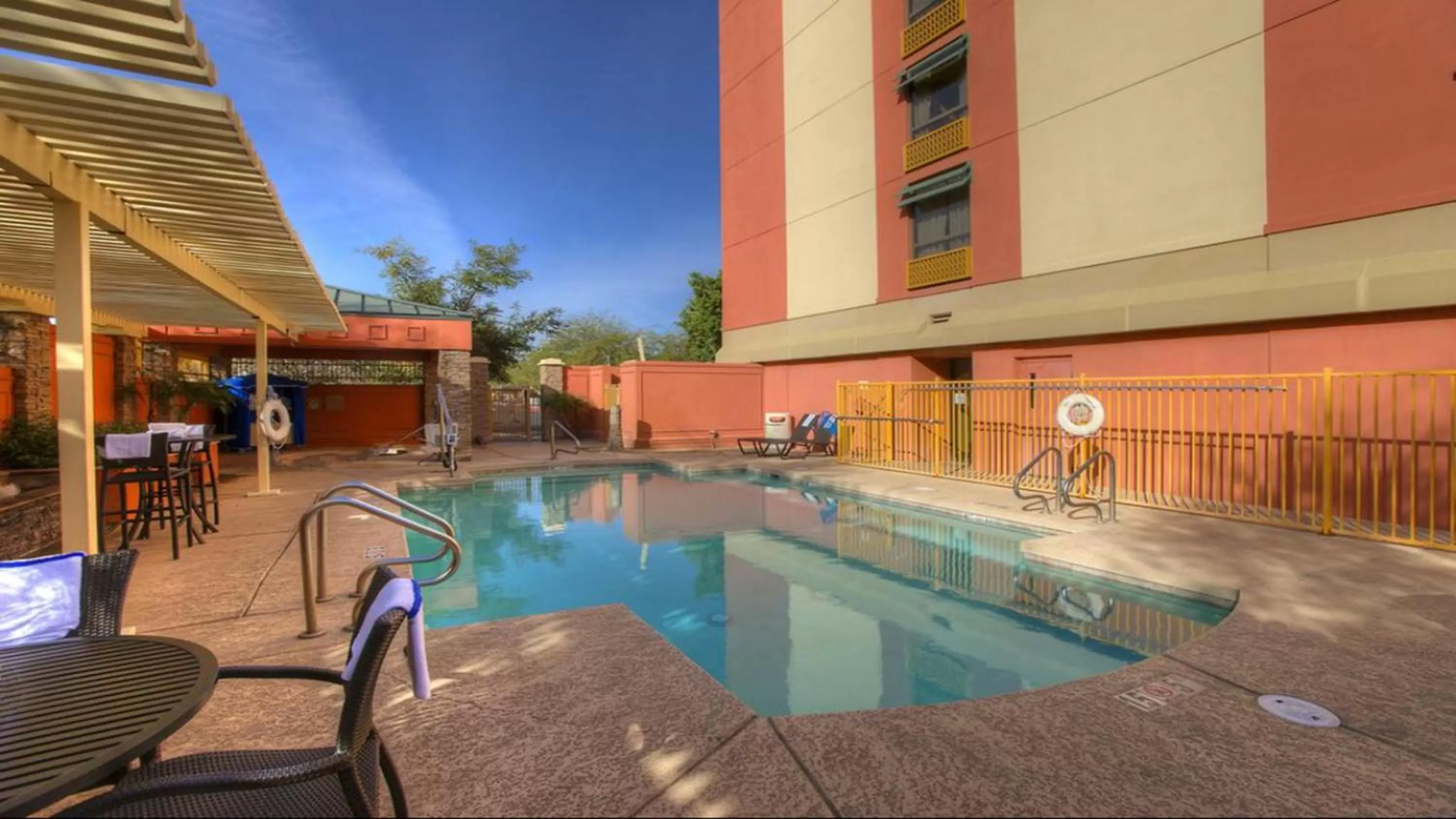 Swimming pool in Holiday Inn Express & Suites Tempe by IHG