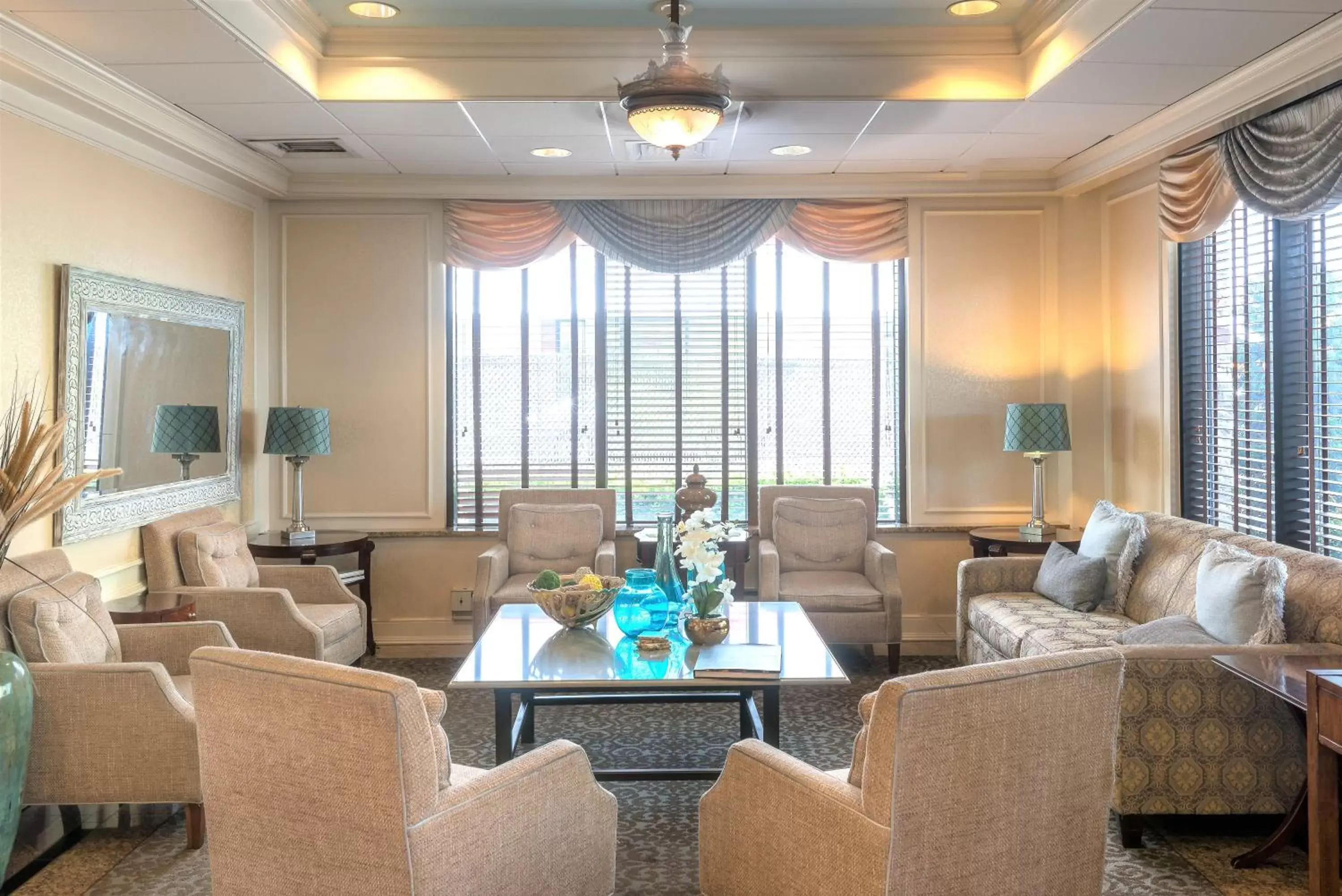 Lobby or reception in Five Towns Inn - JFK Airport Lobby or reception in Five Towns Inn - JFK Airport