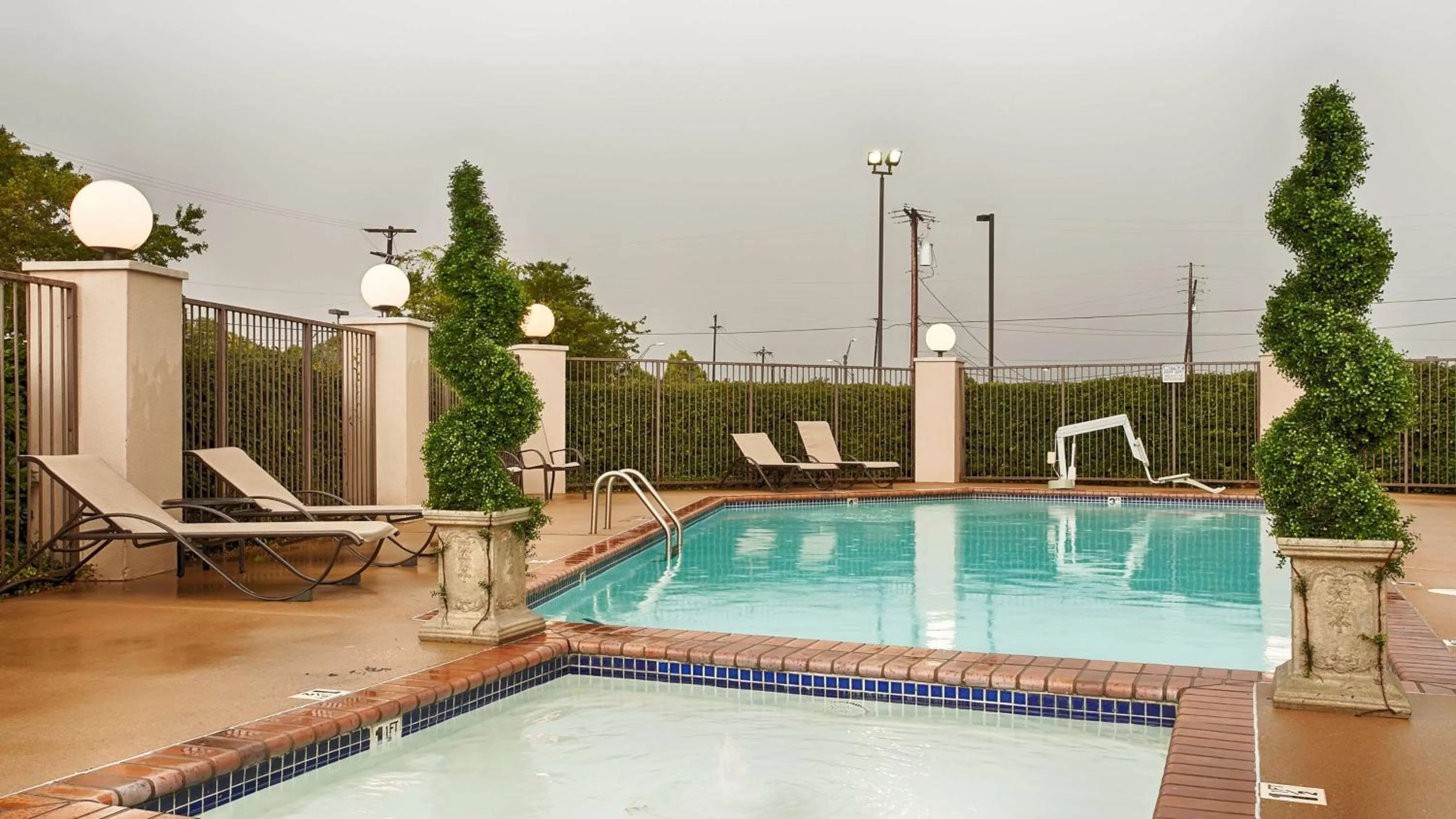 Pool view in Best Western Plus Southpark Inn & Suites
