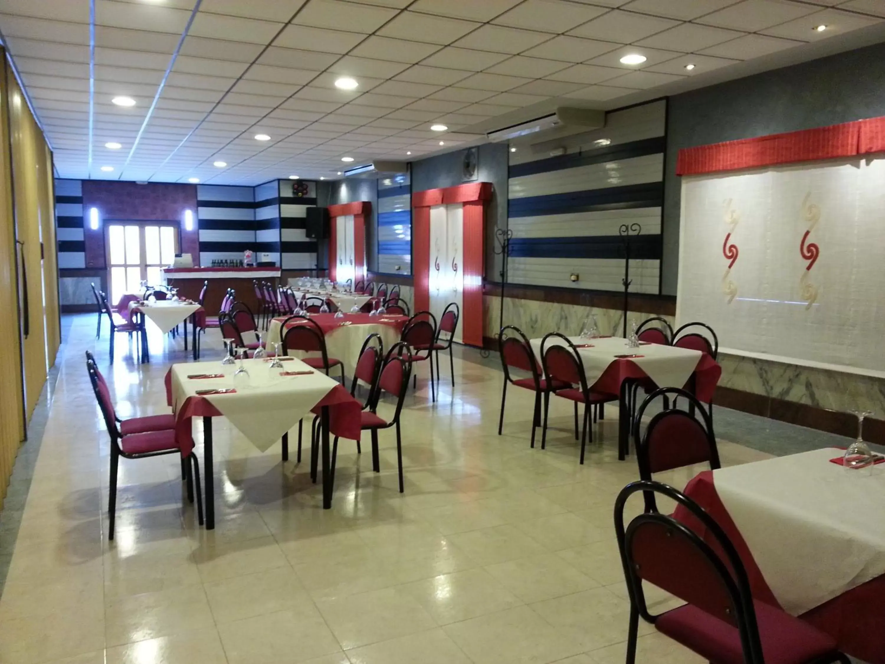 Business facilities, Restaurant/Places to Eat in Hotel La Moraleda - Complejo Las Delicias