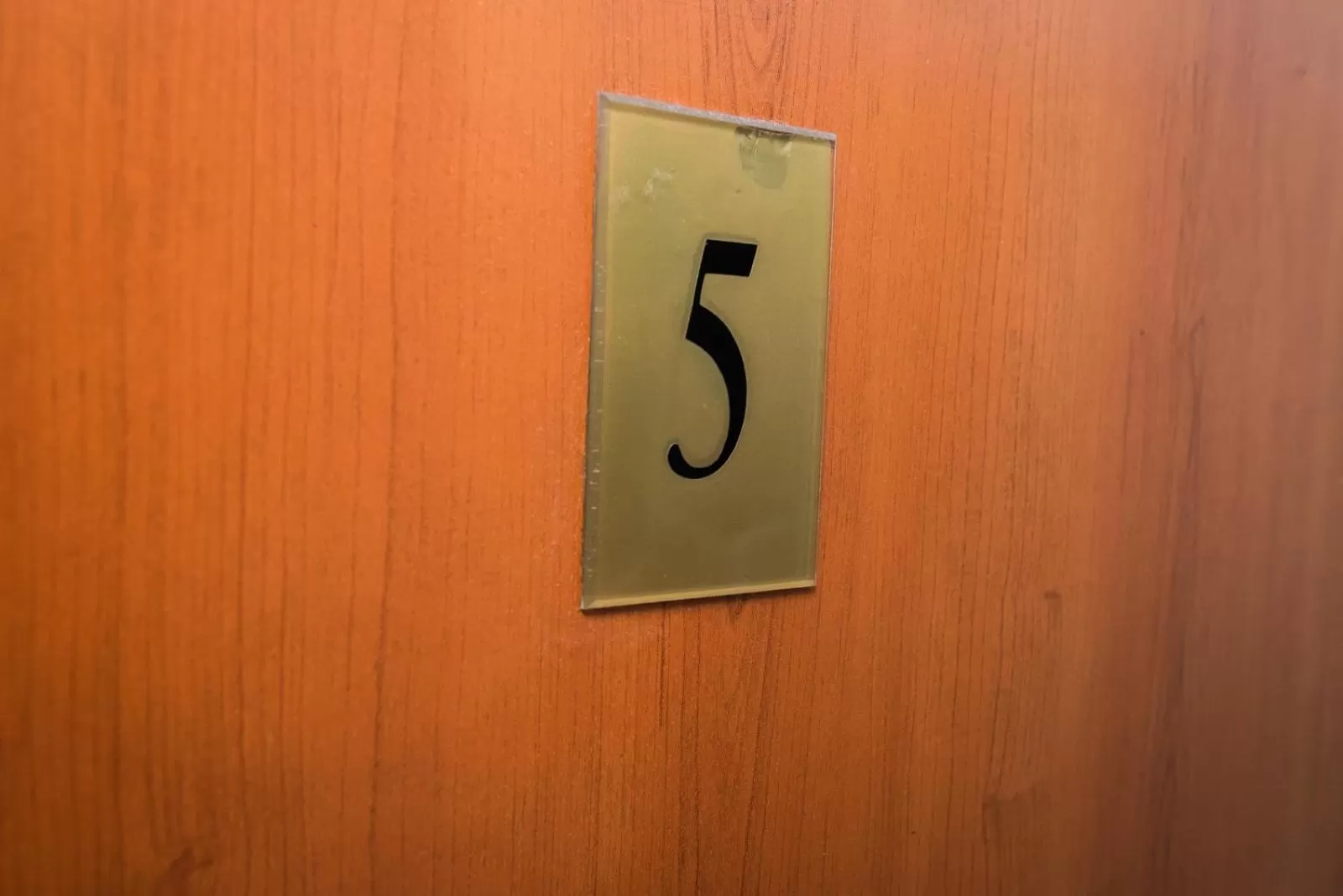 Logo/Certificate/Sign in Guesthouse Helena