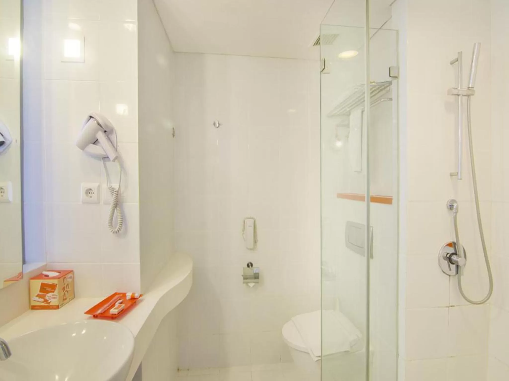 Bathroom in HARRIS Hotel and Conventions Denpasar Bali