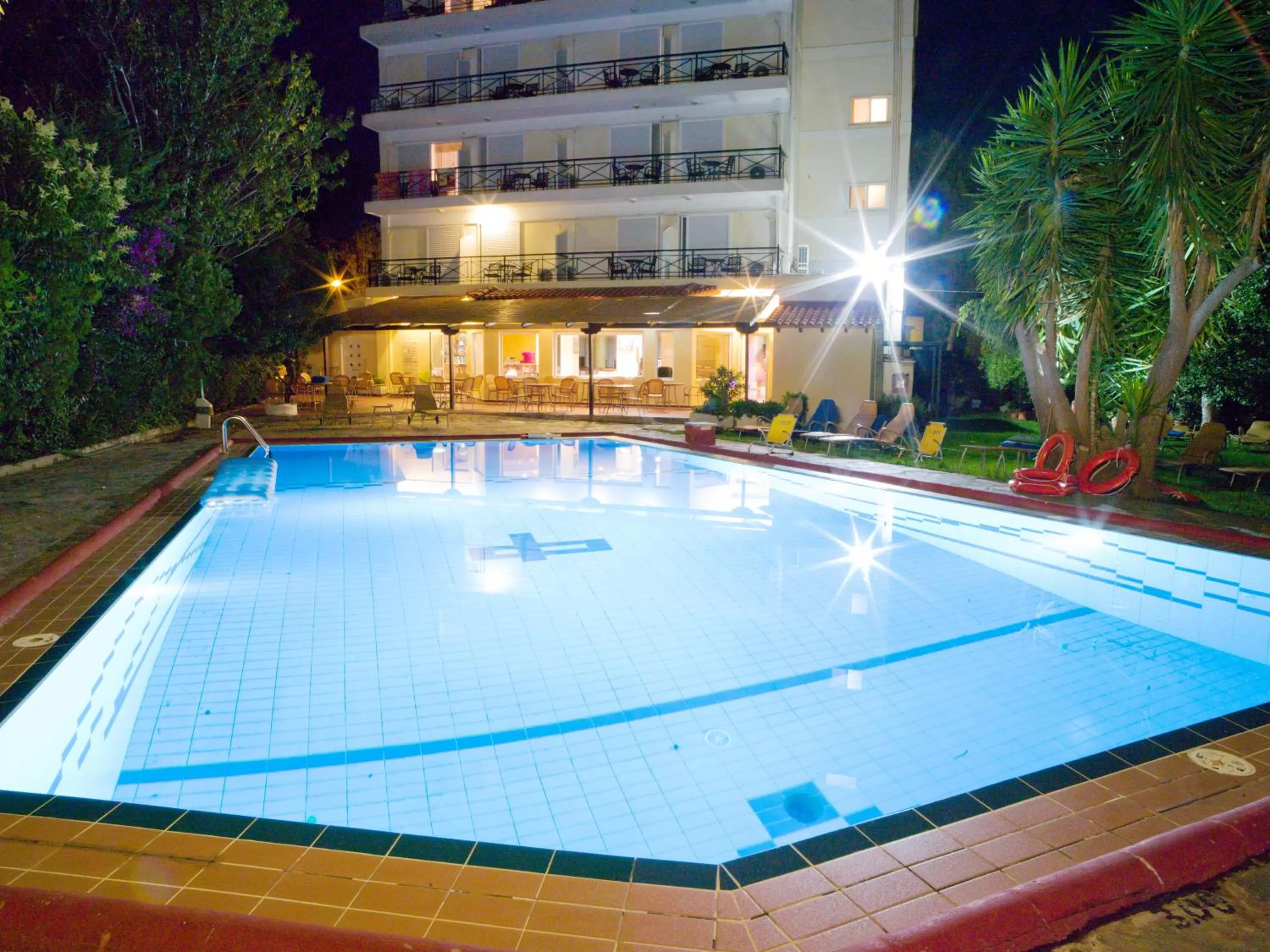 Swimming pool in Thomas Beach Hotel