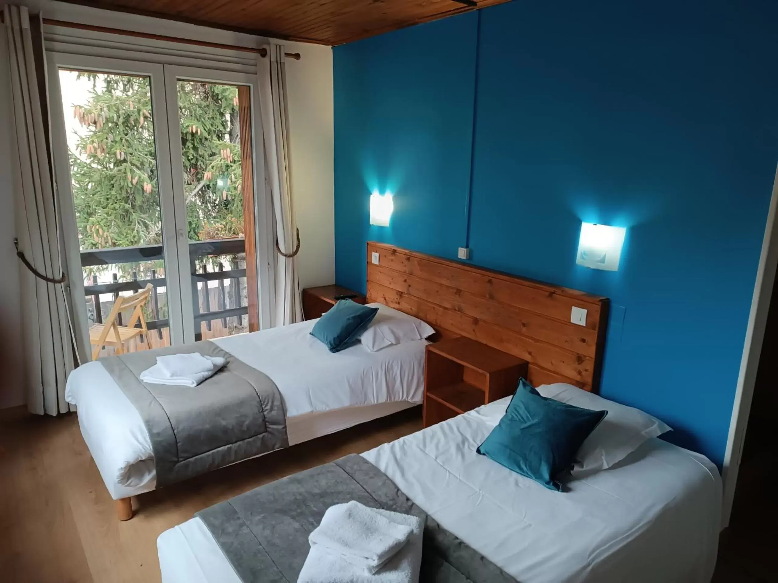 Bedroom, Bed in Hôtel de l'Impossible