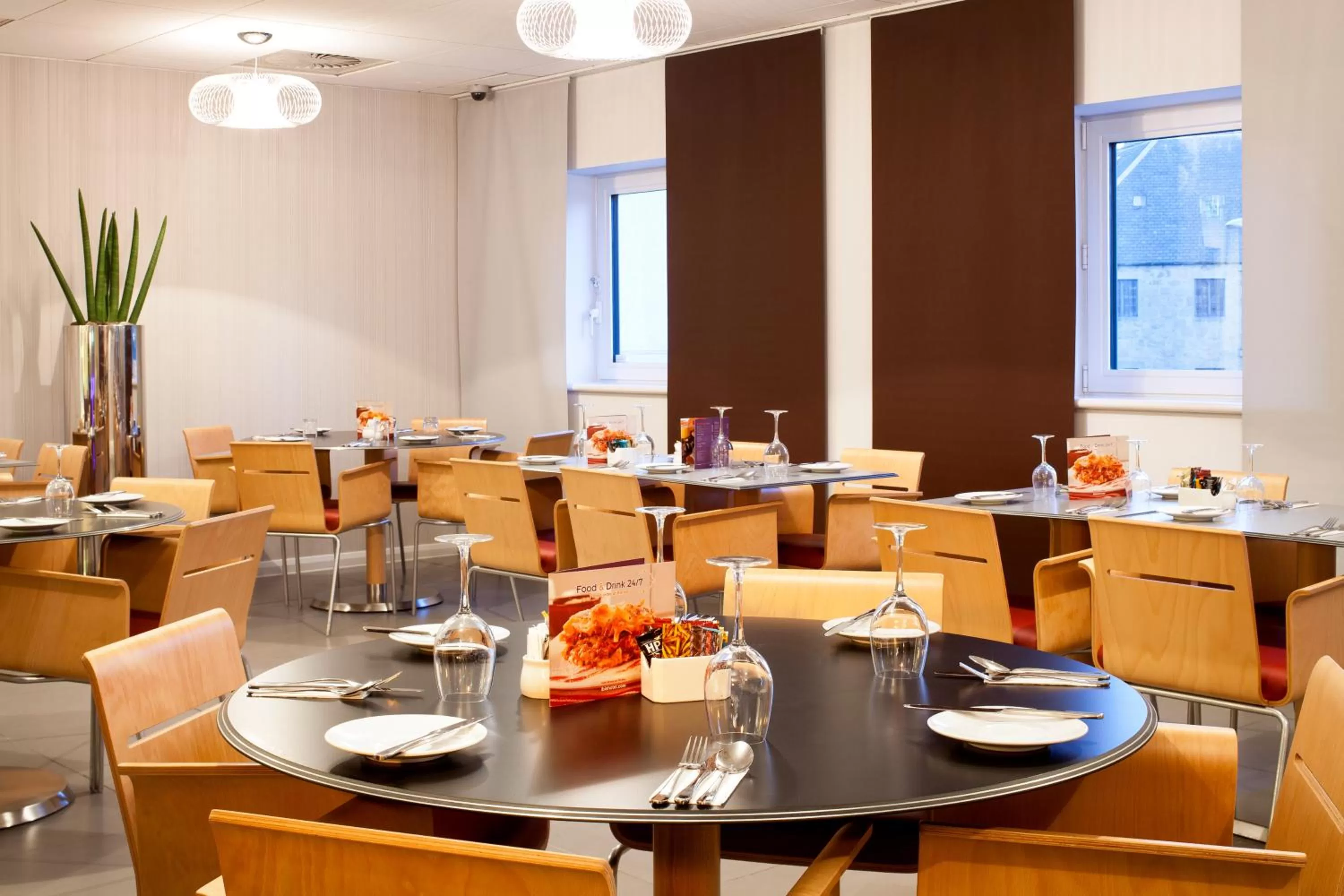 Restaurant/places to eat in ibis Aberdeen Centre – Quayside