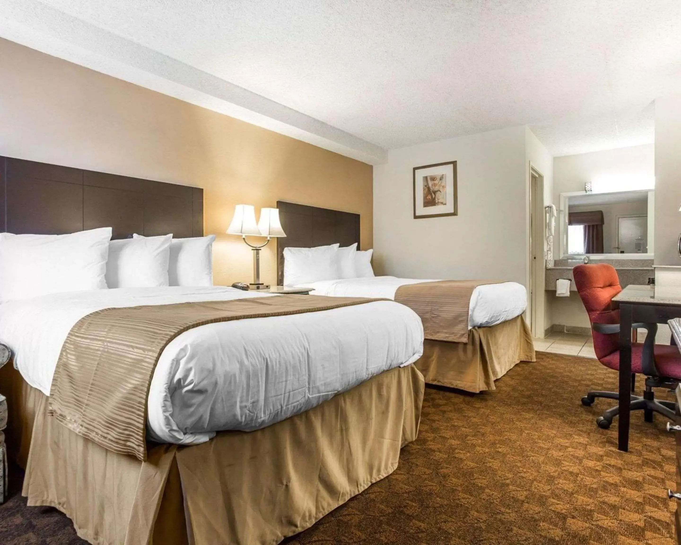 Photo of the whole room, Bed in Quality Inn & Suites Coliseum