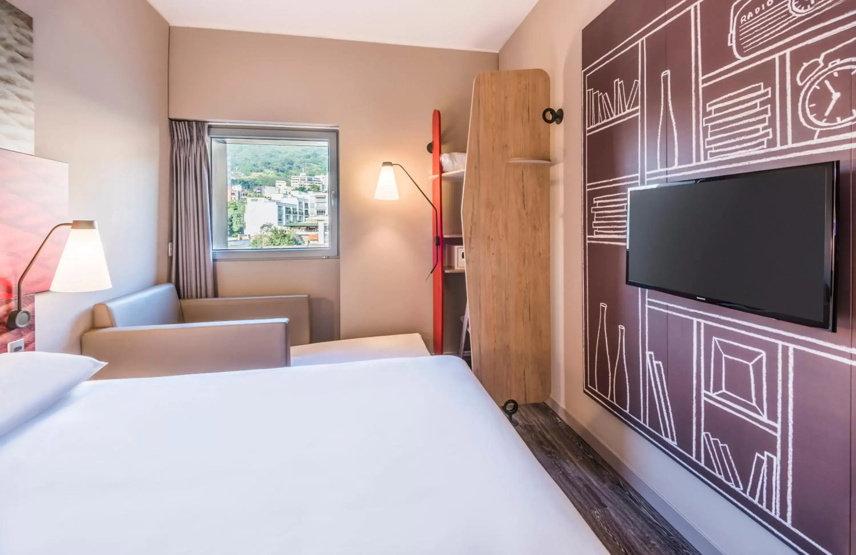 TV and multimedia, Bed in Hotel Ibis Cali Granada