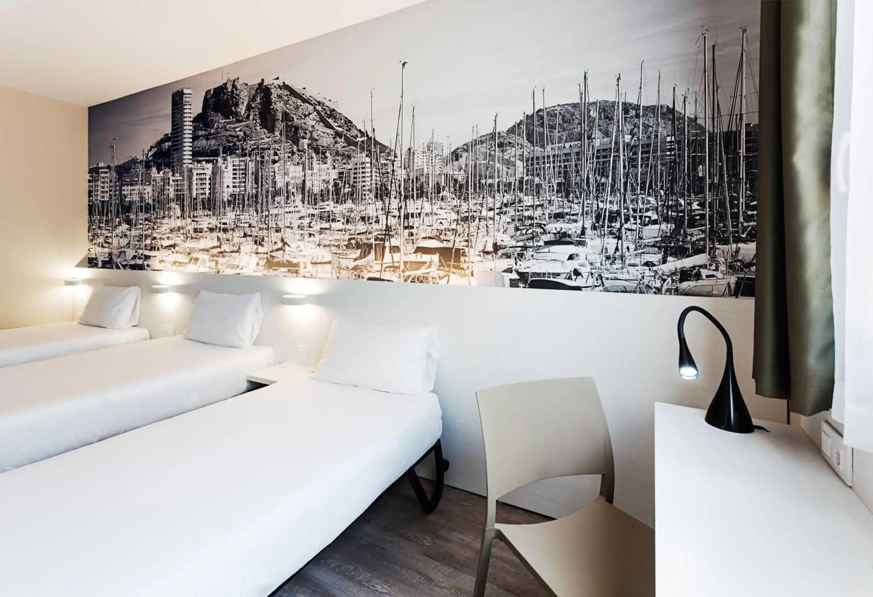 Bedroom, Bed in B&B Hotel Alicante