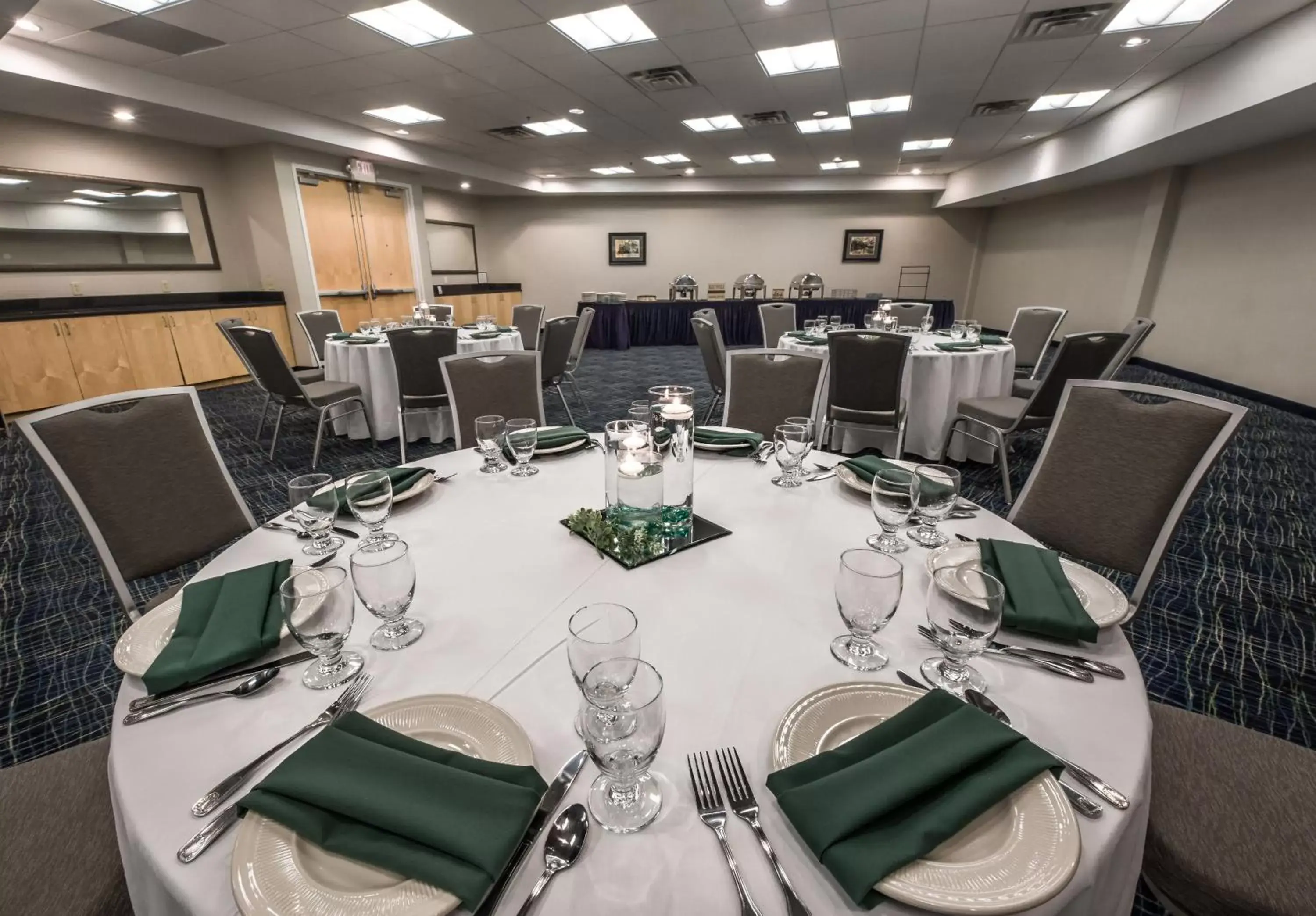Meeting/conference room, Restaurant/Places to Eat in Holiday Inn Raleigh Downtown