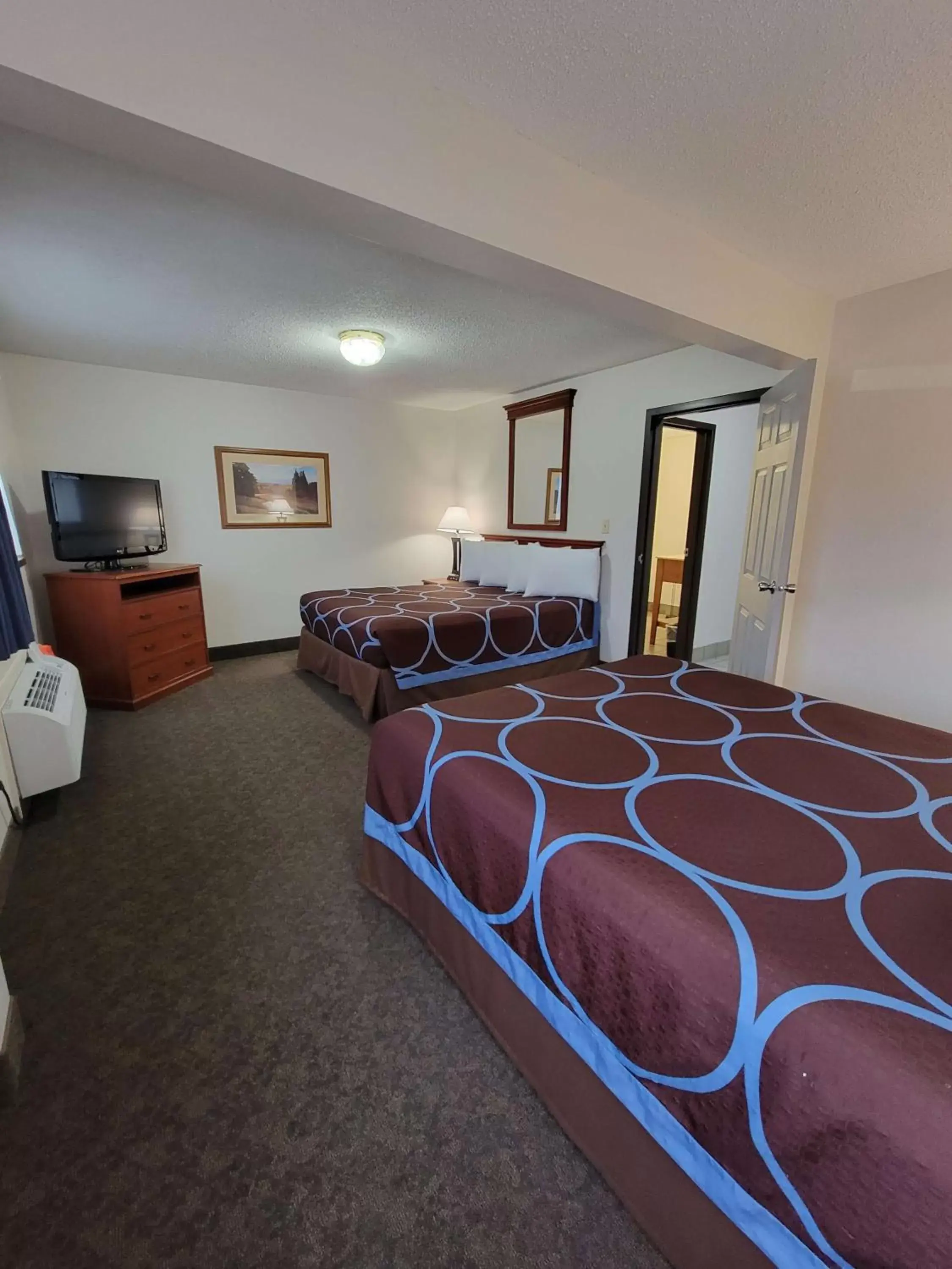 Photo of the whole room, Bed in SureStay Plus Hotel by Best Western Grand Island