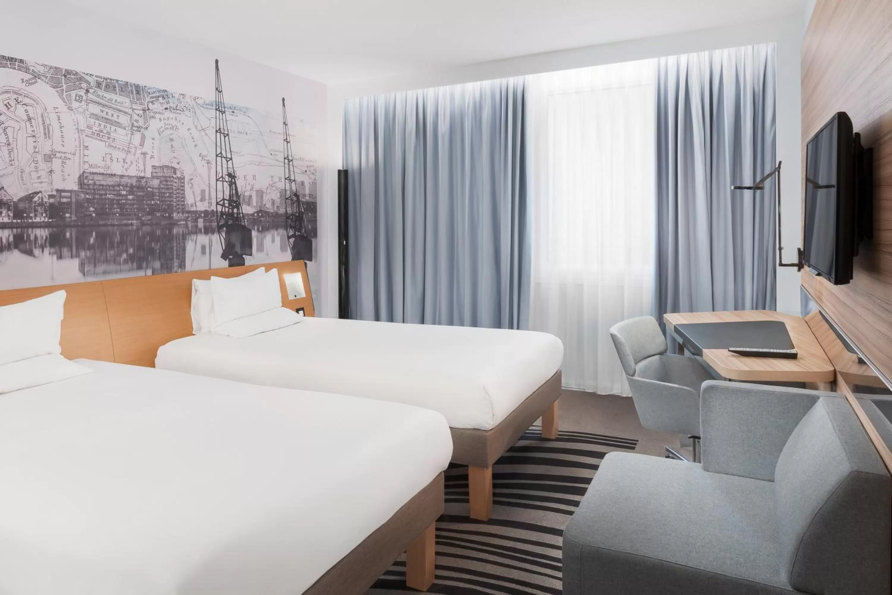 Bedroom, Bed in Novotel London Excel