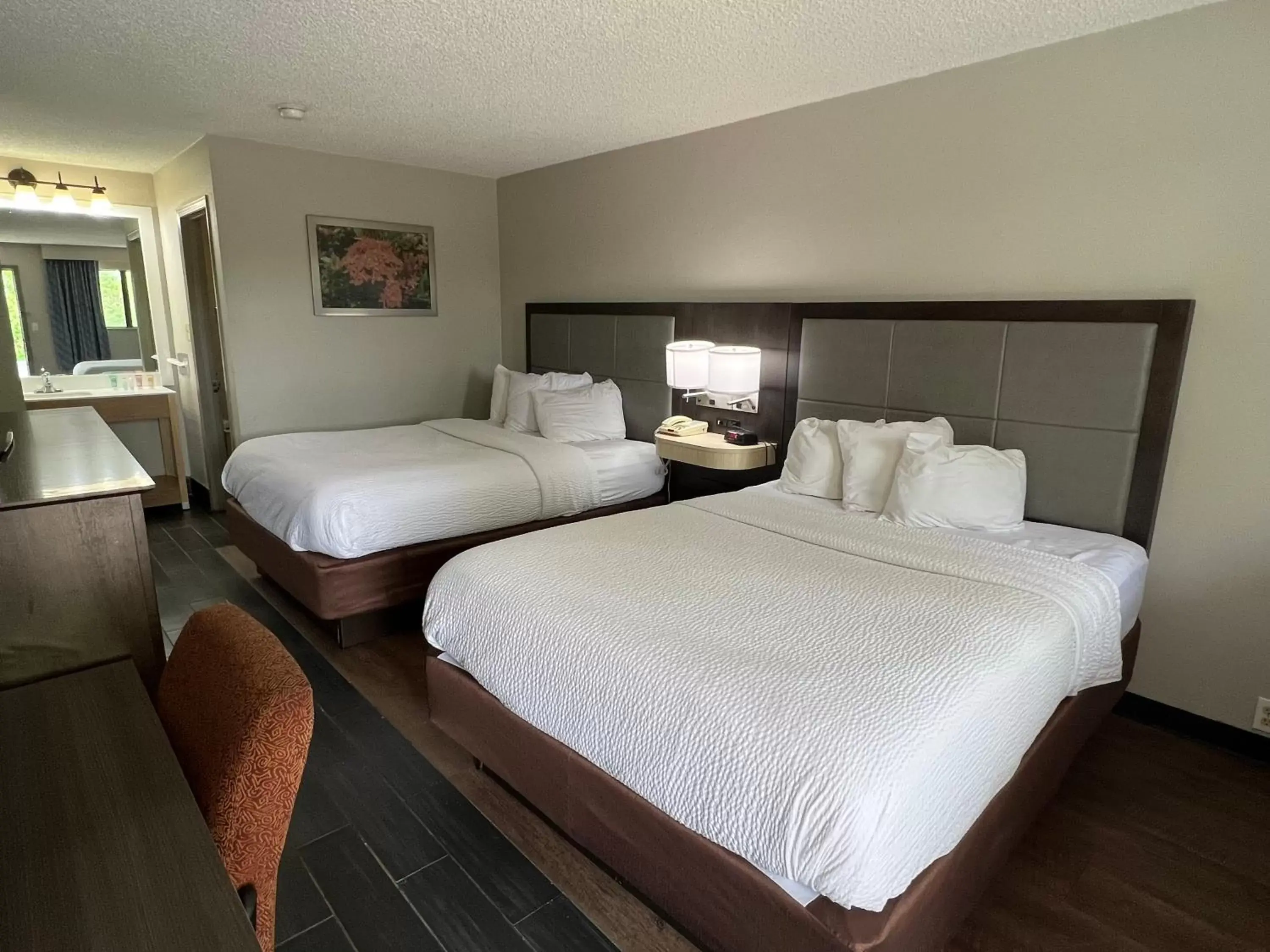 Bed in Days Inn & Suites by Wyndham Monroe