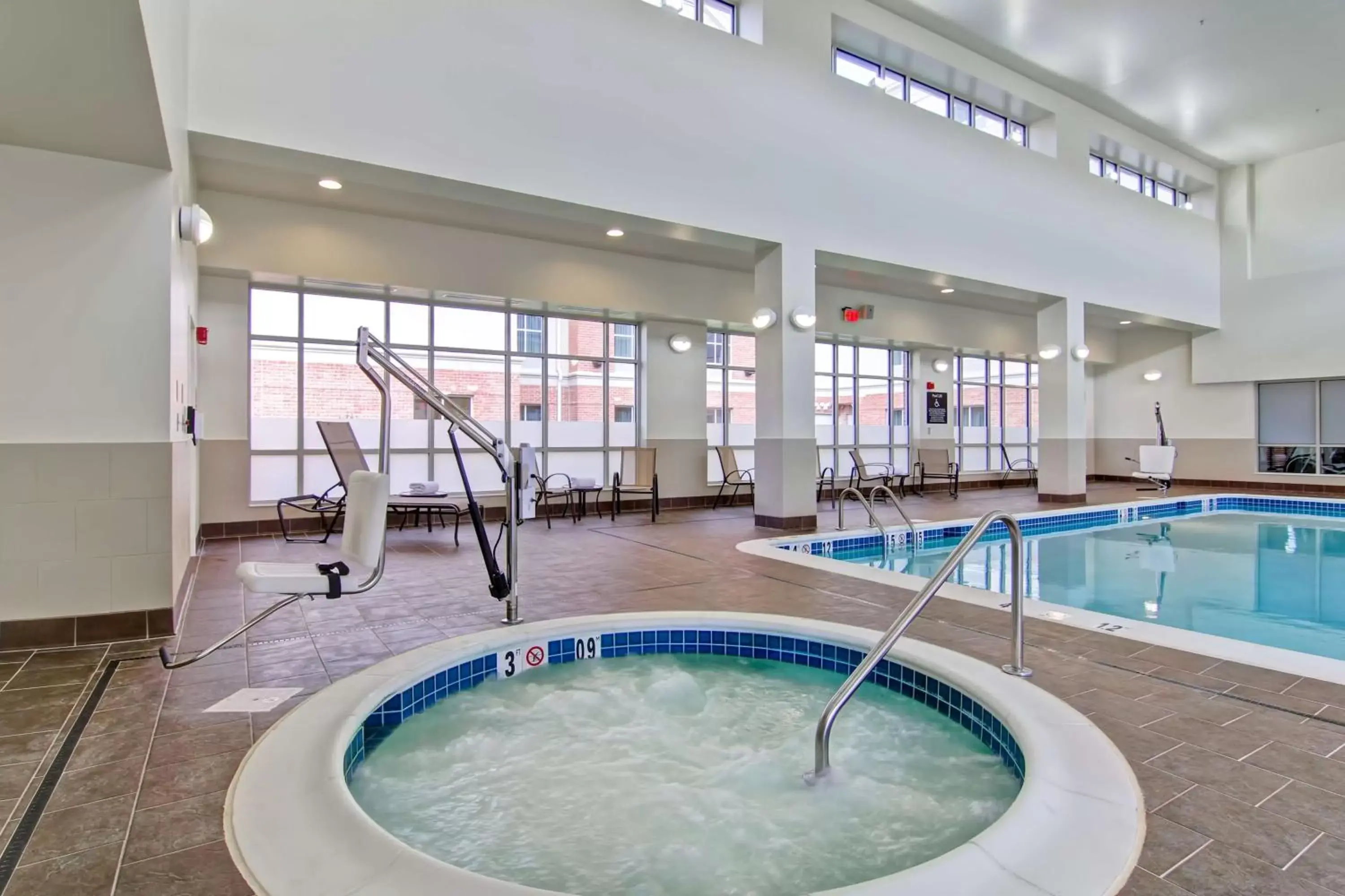 Hot Tub, Swimming Pool in Homewood Suites by Hilton Woodbridge