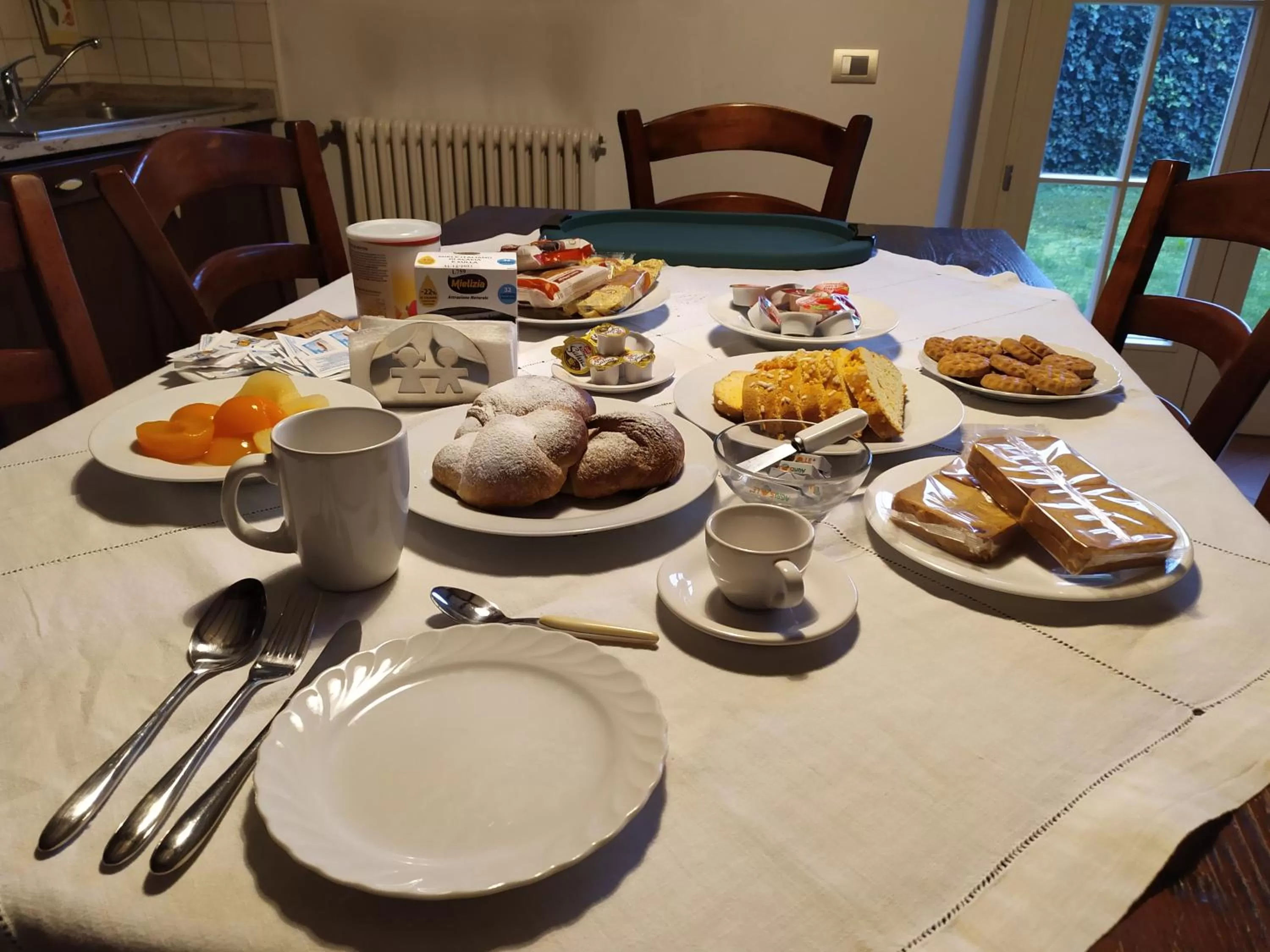 Breakfast in Villa Esther