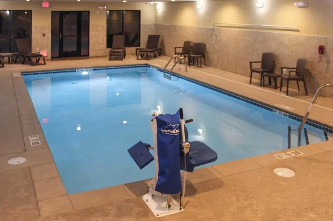 Swimming Pool in Comfort Suites Brookings