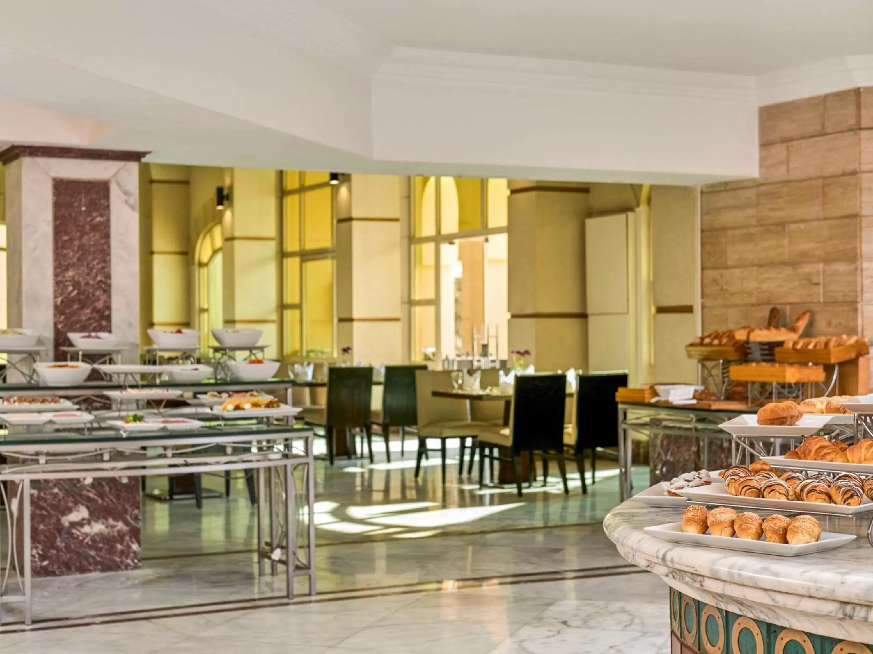 Restaurant/Places to Eat in Mövenpick Hotel Cairo - Media City