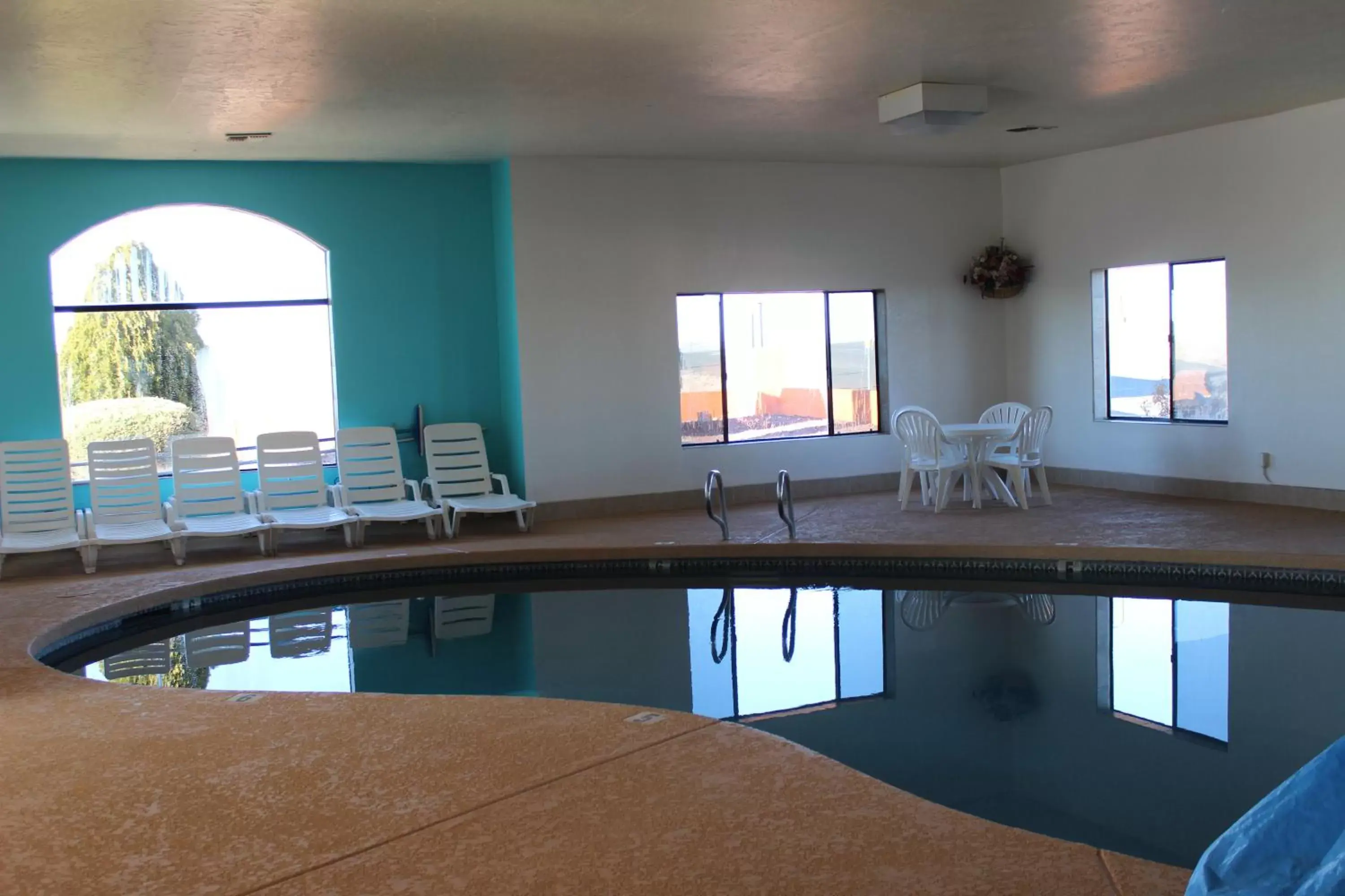 Swimming pool in Howard Johnson by Wyndham Holbrook Swimming pool in Howard Johnson by Wyndham Holbrook