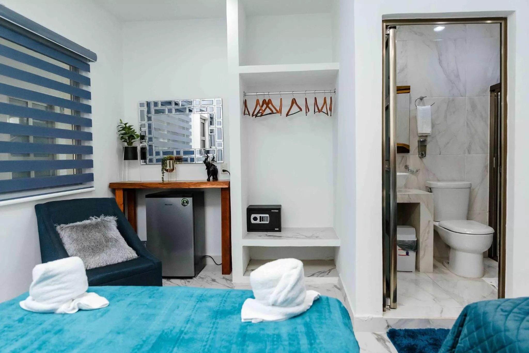 Bedroom, Bed in Hotel Naomi City center