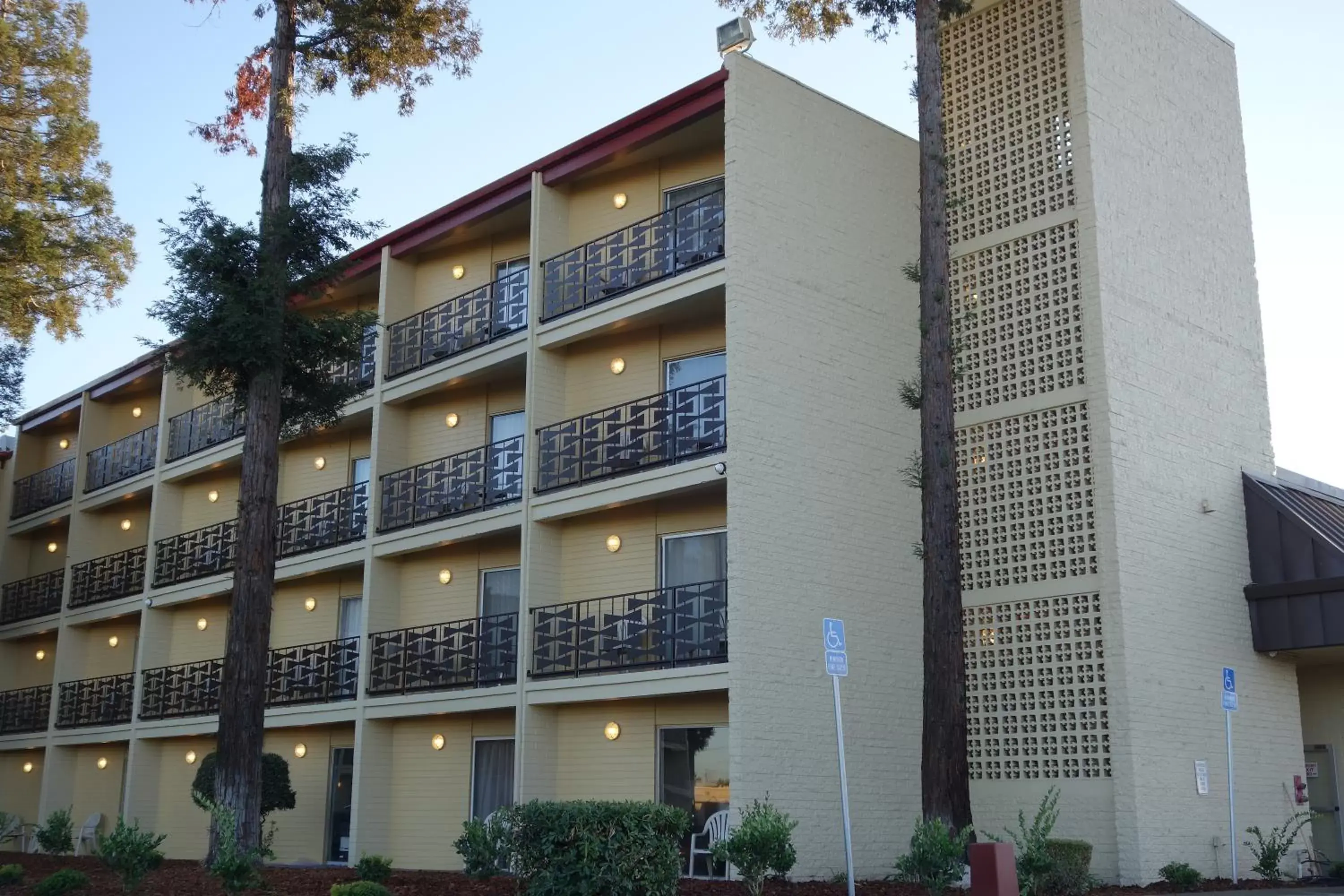 Property Building in Ramada by Wyndham Sacramento