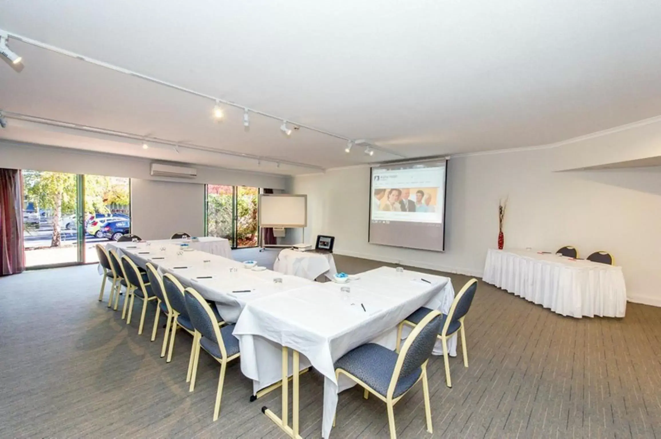 Business facilities in Alpha Hotel Canberra