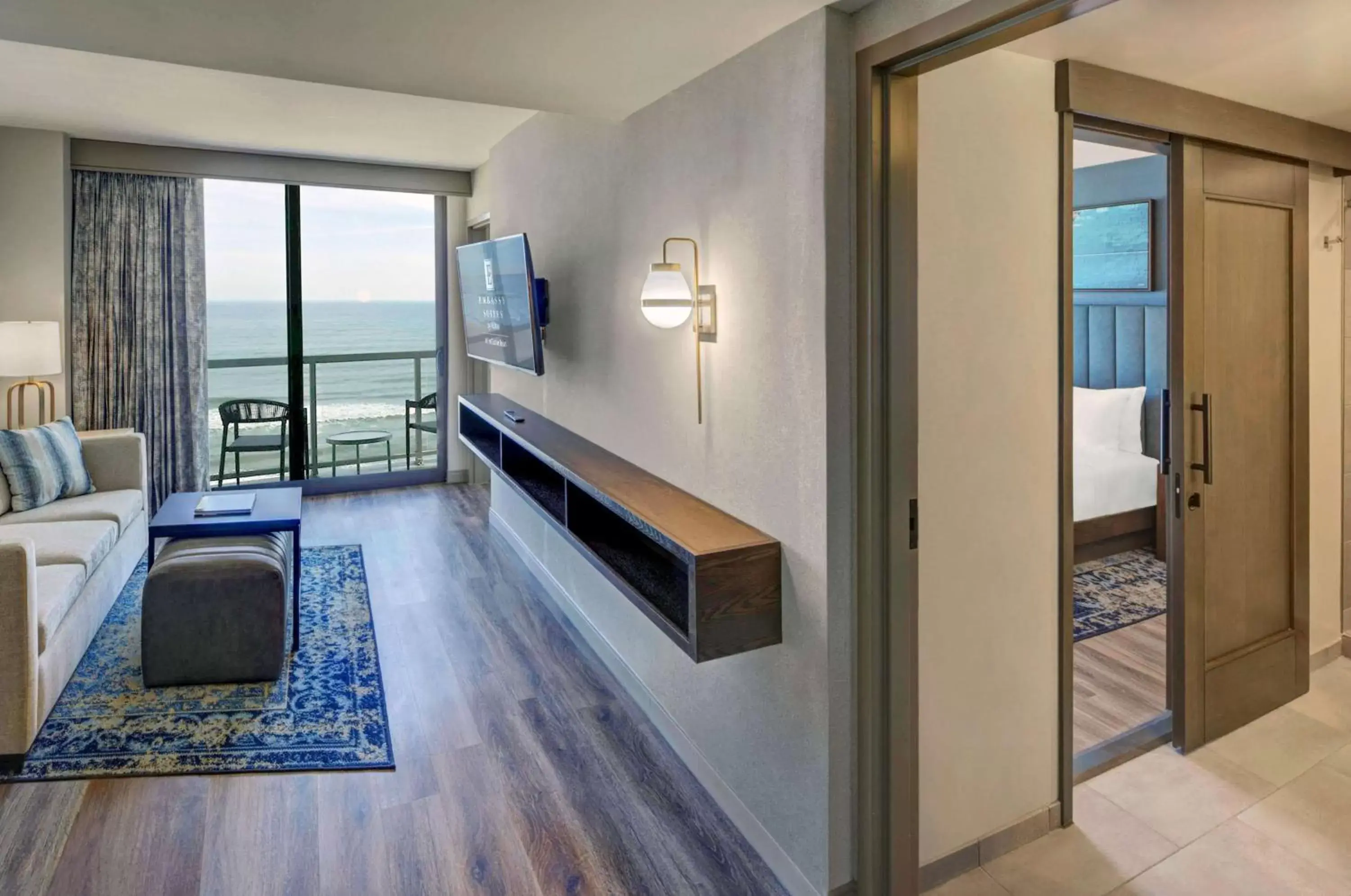 Living room in Embassy Suites By Hilton Virginia Beach Oceanfront Resort