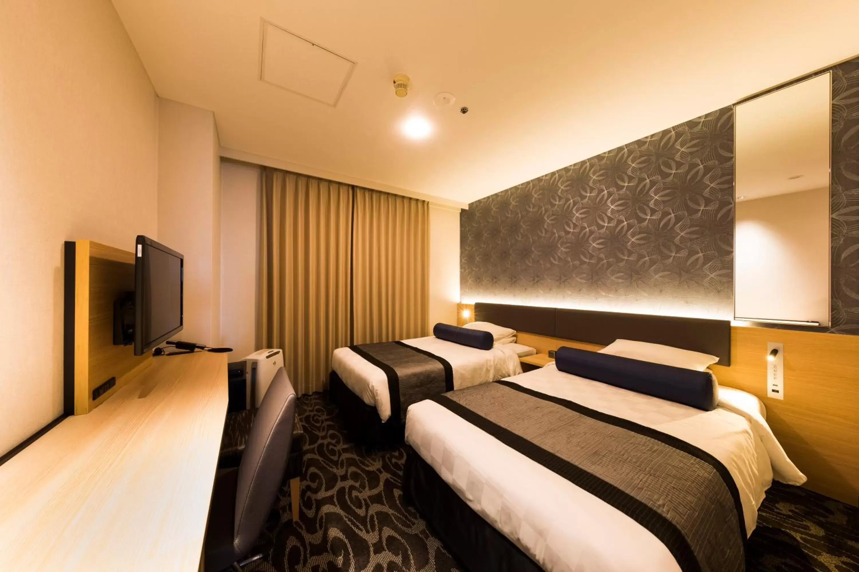 Photo of the whole room, Bed in Shin Osaka Esaka Tokyu REI Hotel