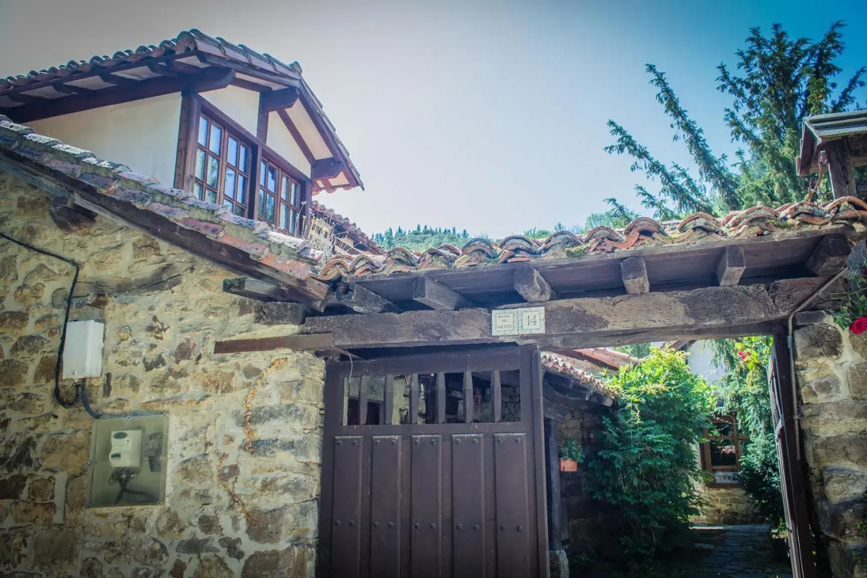 Facade/entrance in Viviendas Rurales El Covaju