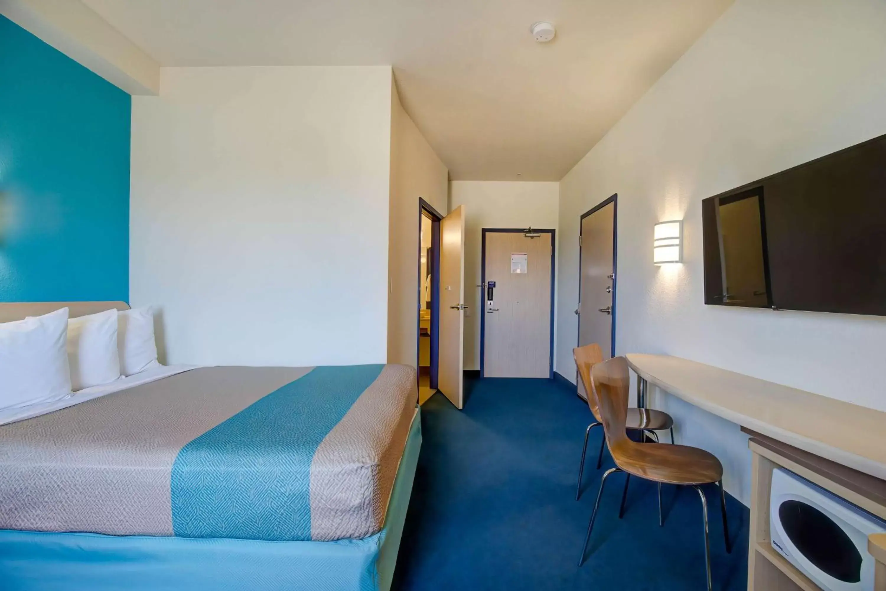 Bedroom in Motel 6-Grande Prairie, AB