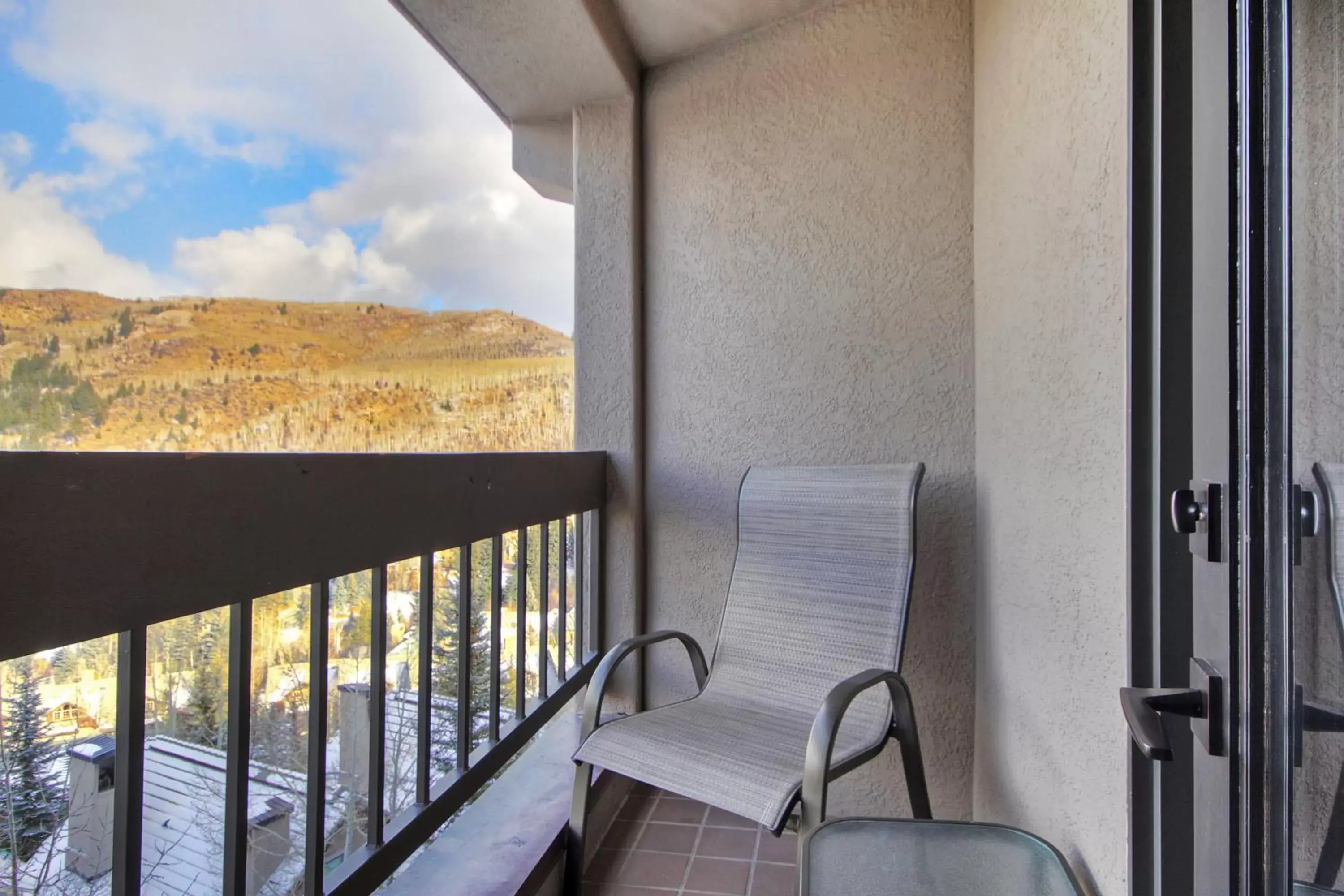 Mountain view, Balcony/Terrace in The Pines Lodge, a RockResort