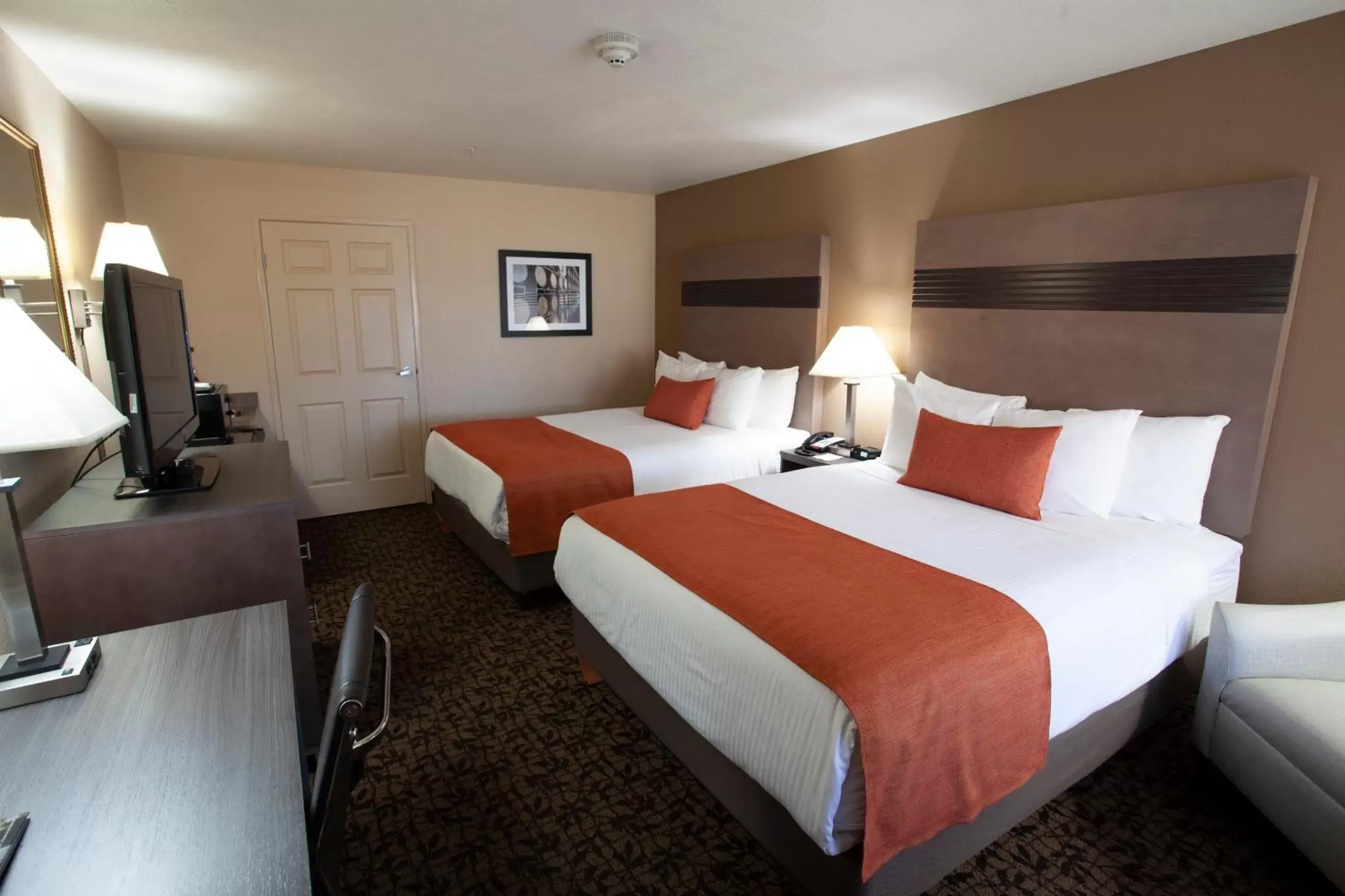 Queen Room with Two Queen Beds - Non-Smoking in Hawthorn Suites by Wyndham Napa Valley Queen Room with Two Queen Beds - Non-Smoking in Hawthorn Suites by Wyndham Napa Valley