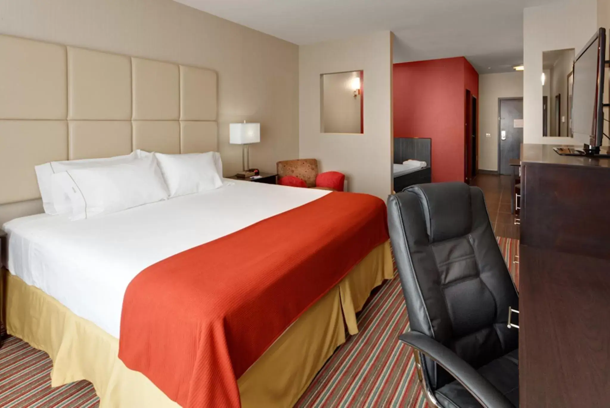 Bedroom in Holiday Inn Express & Suites Northeast, an IHG Hotel