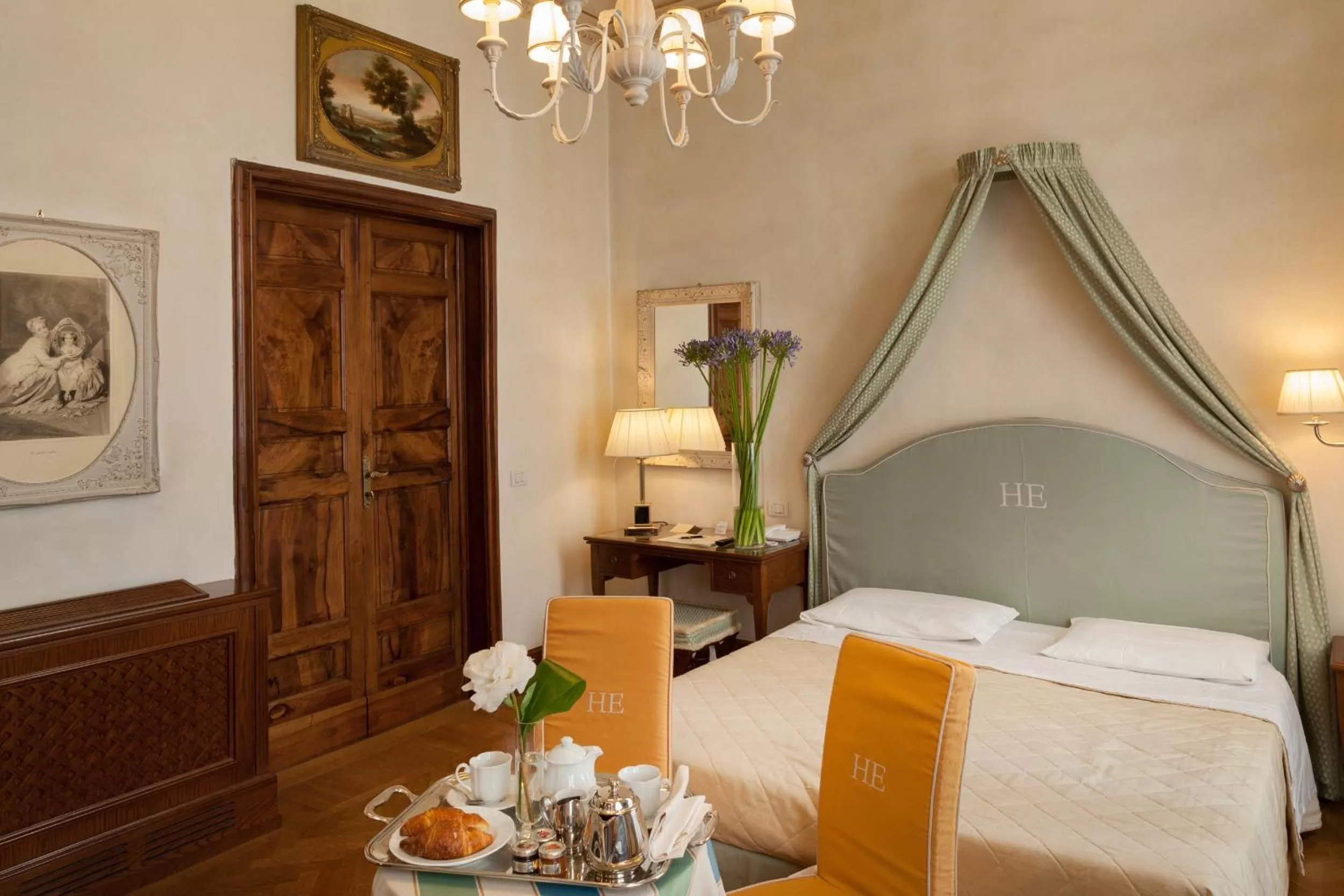 Bedroom, Bed in Hotel Executive