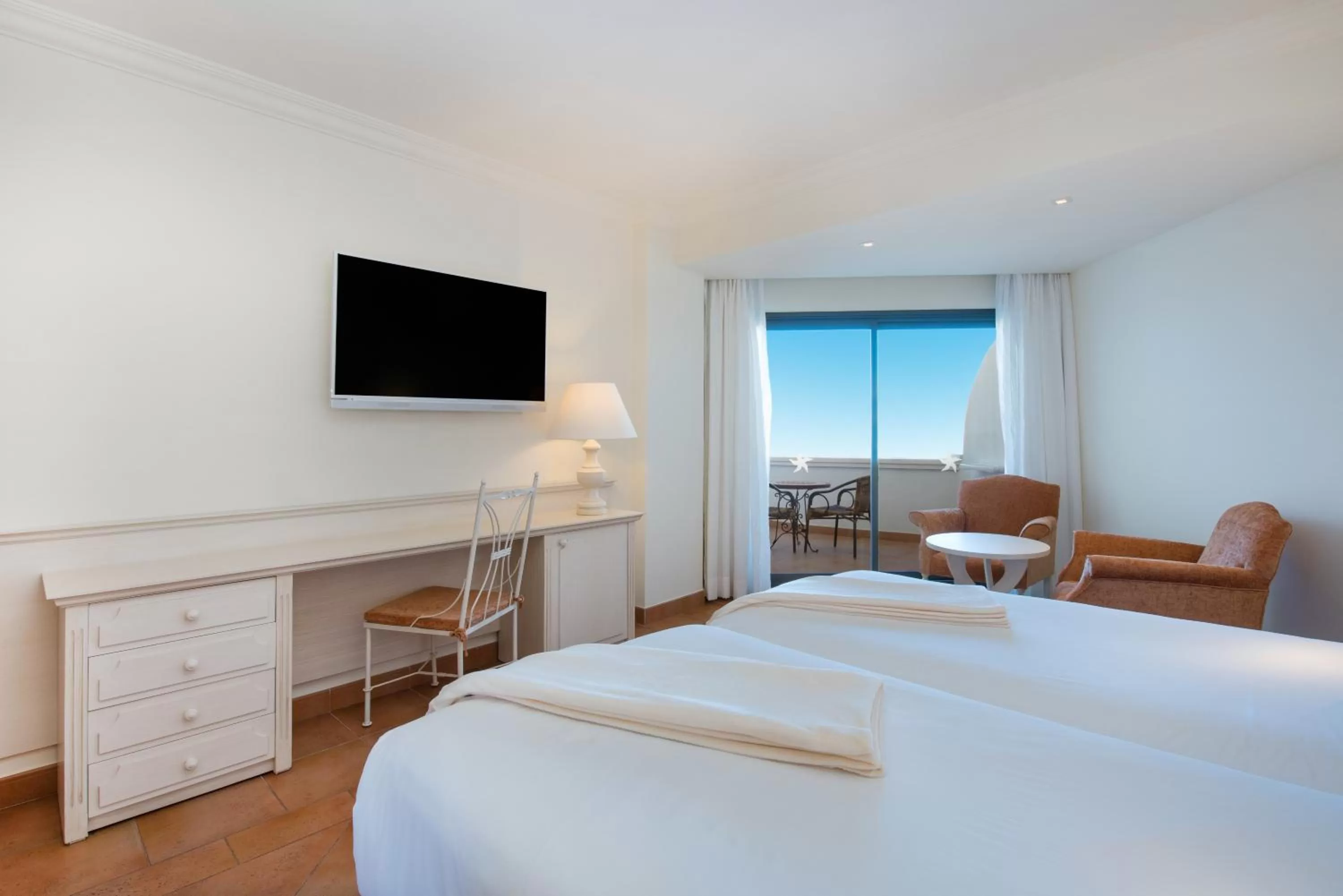 TV and multimedia, Bed in Iberostar Selection Andalucia Playa