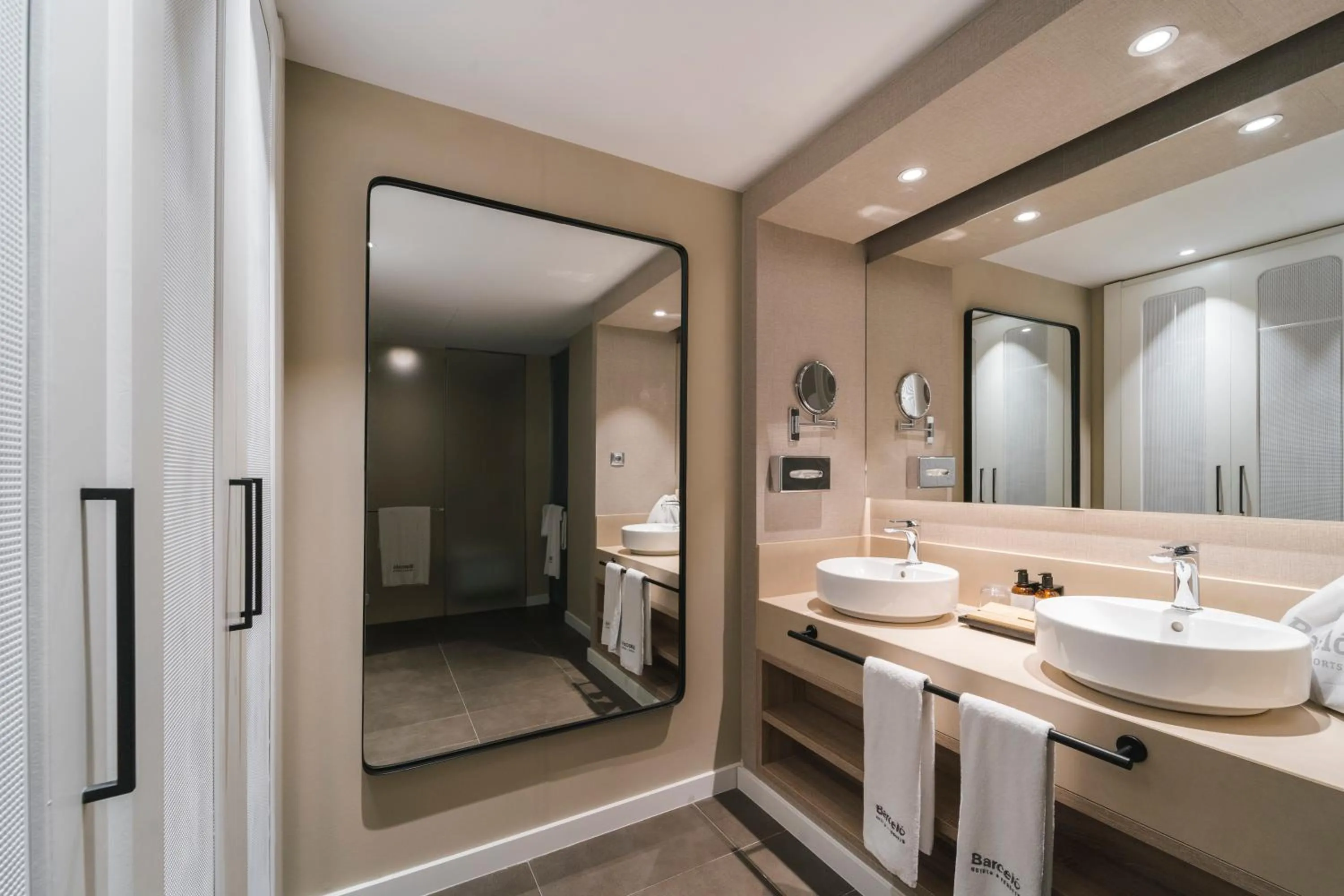 Bathroom in Barceló Oviedo Cervantes