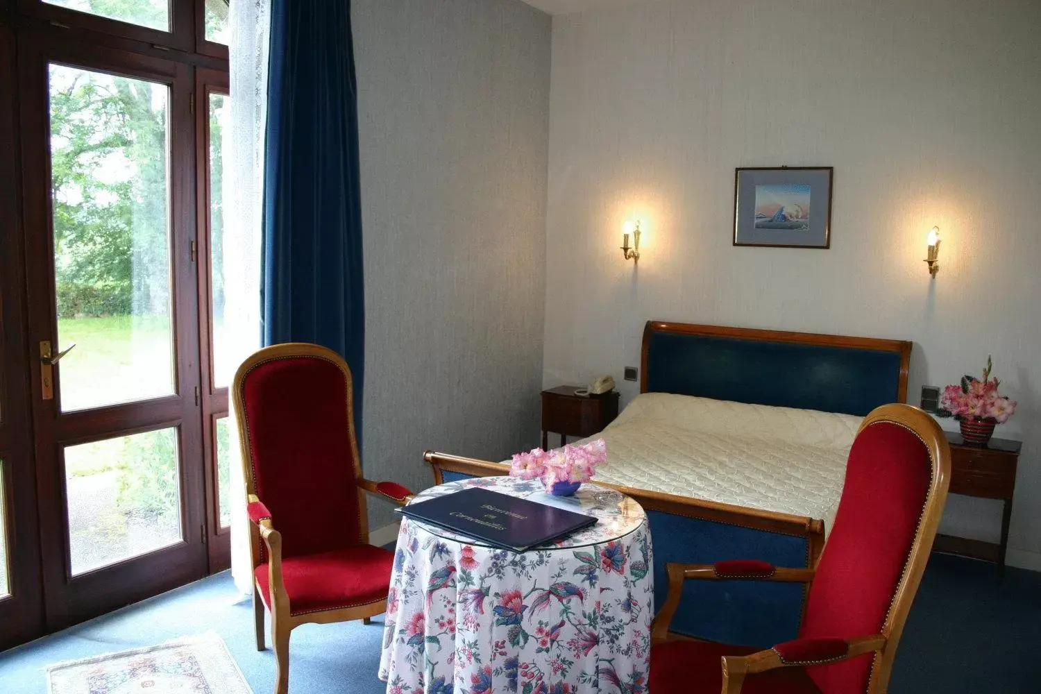 Bed, Dining Area in Domaine De Kerstinec/Kerland