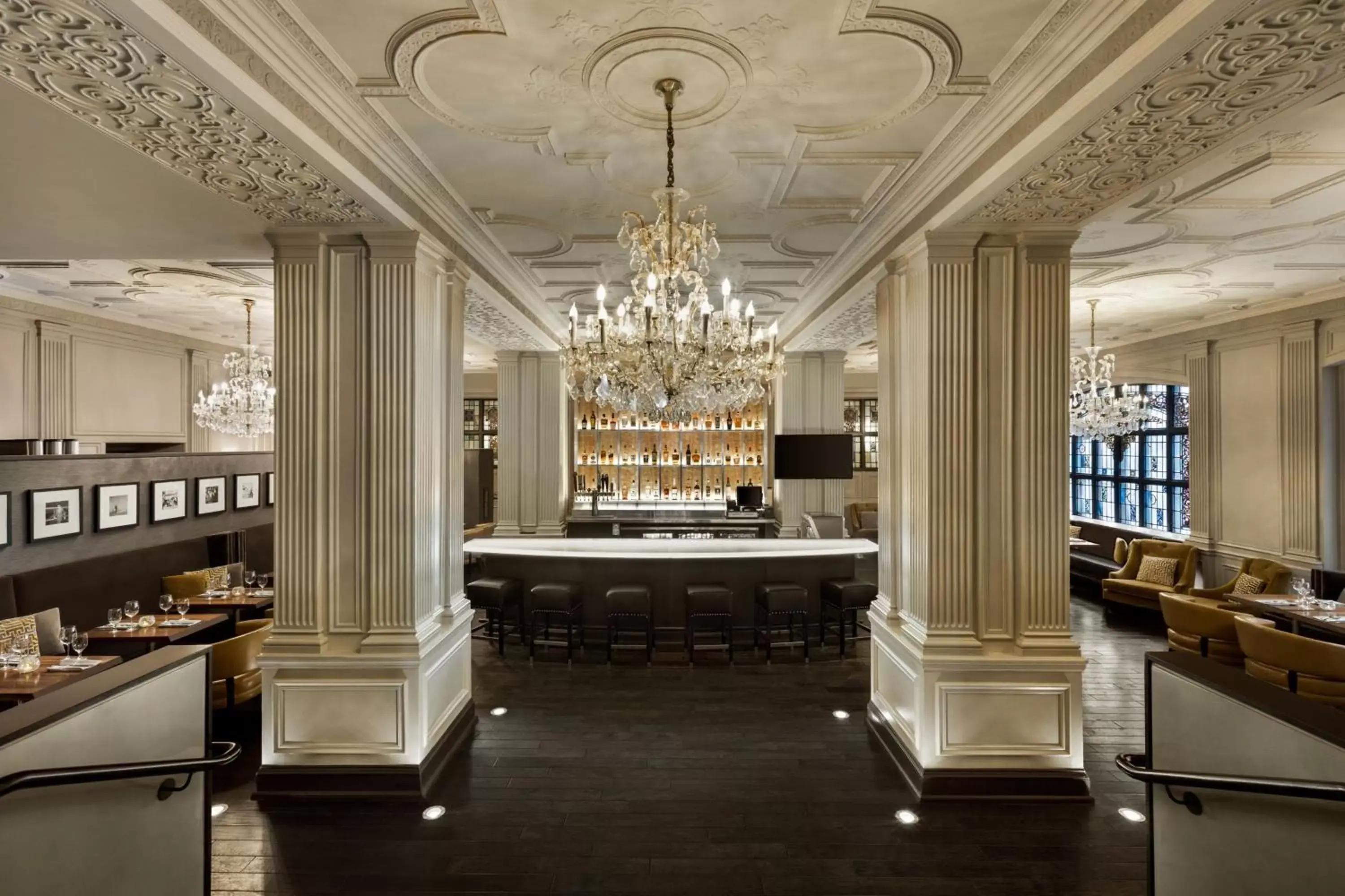 Lounge or bar in Magnolia Hotel St. Louis, a Tribute Portfolio Hotel Lounge or bar in Magnolia Hotel St. Louis, a Tribute Portfolio Hotel