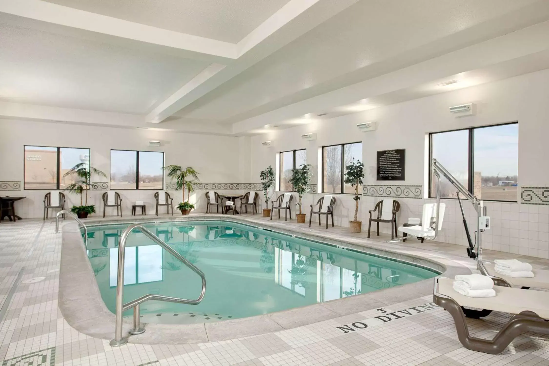 Sports, Swimming Pool in Hampton Inn & Suites Addison