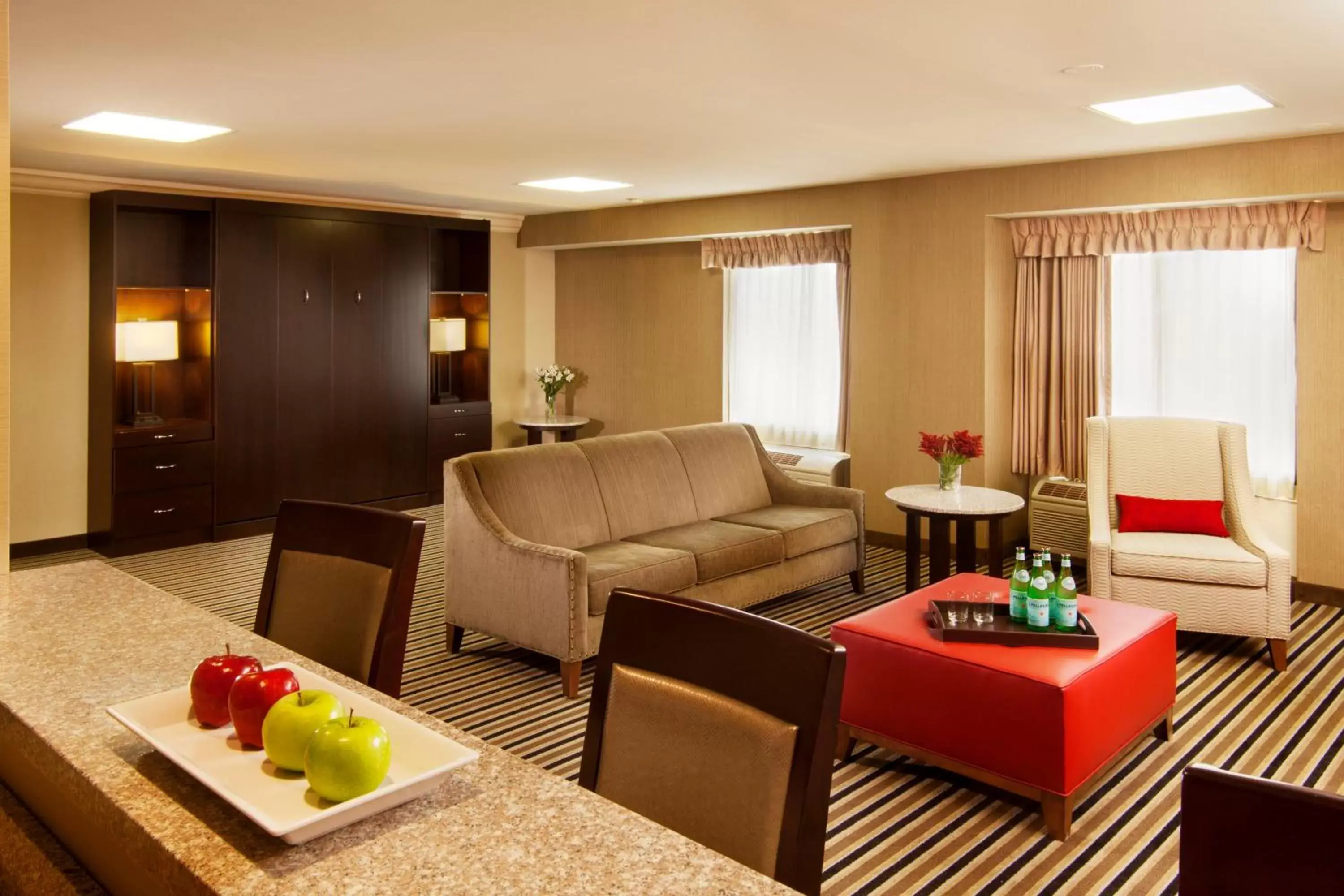 Living room, Seating Area in The Madison Concourse Hotel