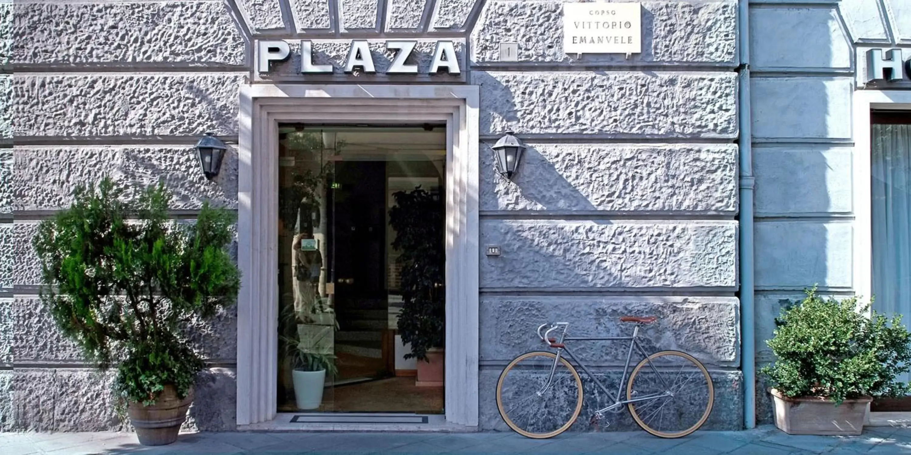 Facade/entrance in Hotel Plaza Facade/entrance in Hotel Plaza