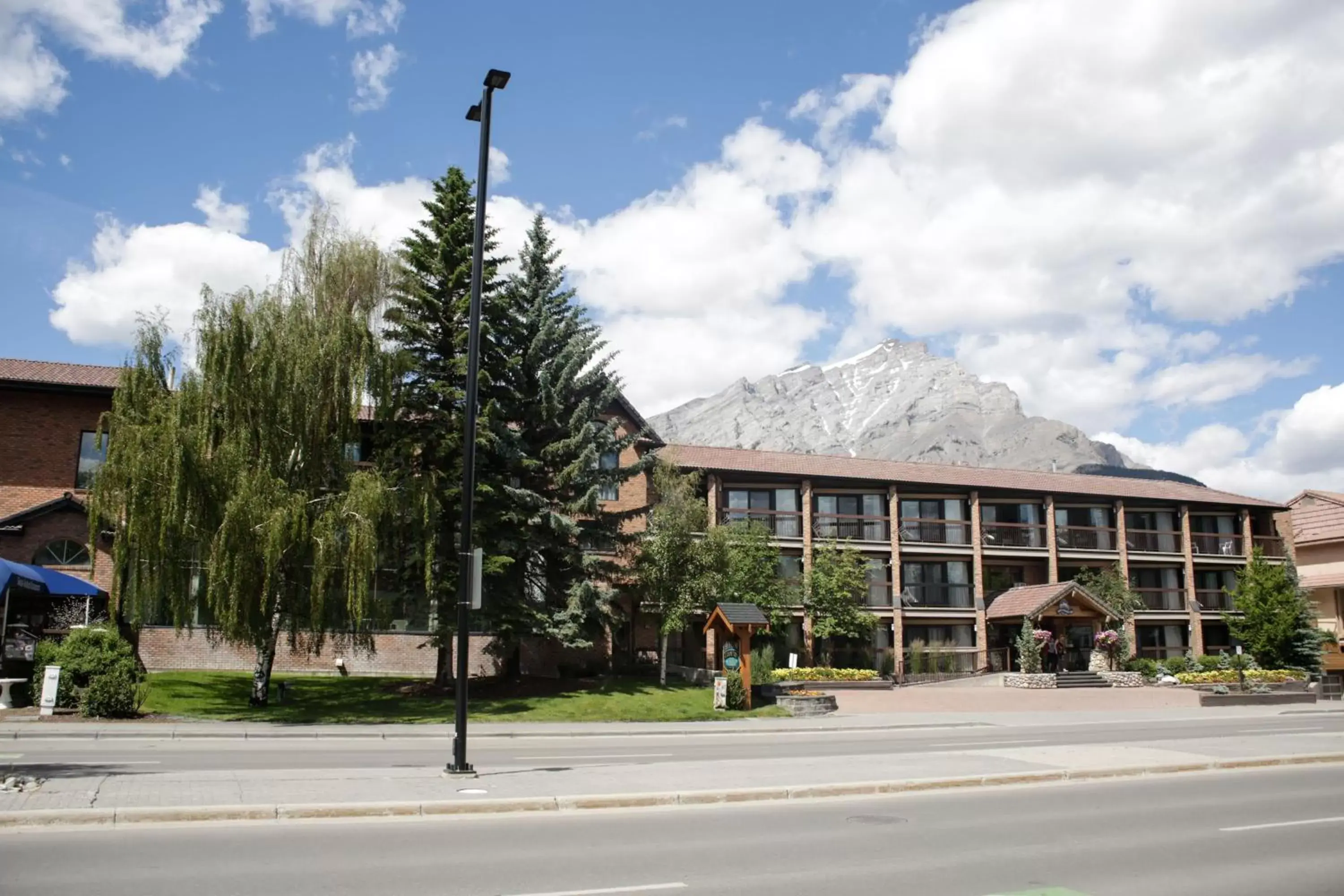 Facade/entrance, Property Building in High Country Inn