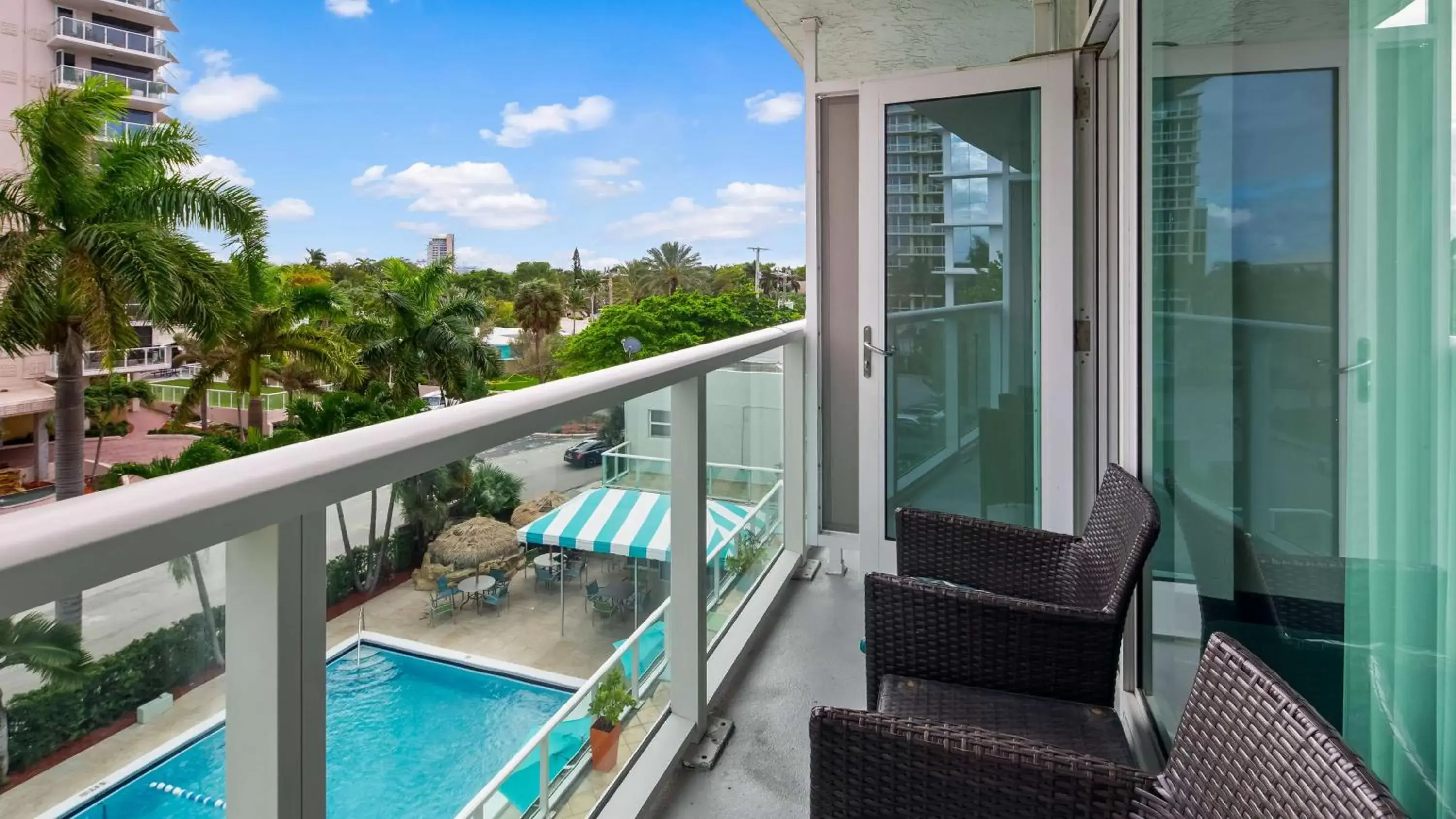 Balcony/Terrace, Pool View in Best Western Plus Oceanside Inn